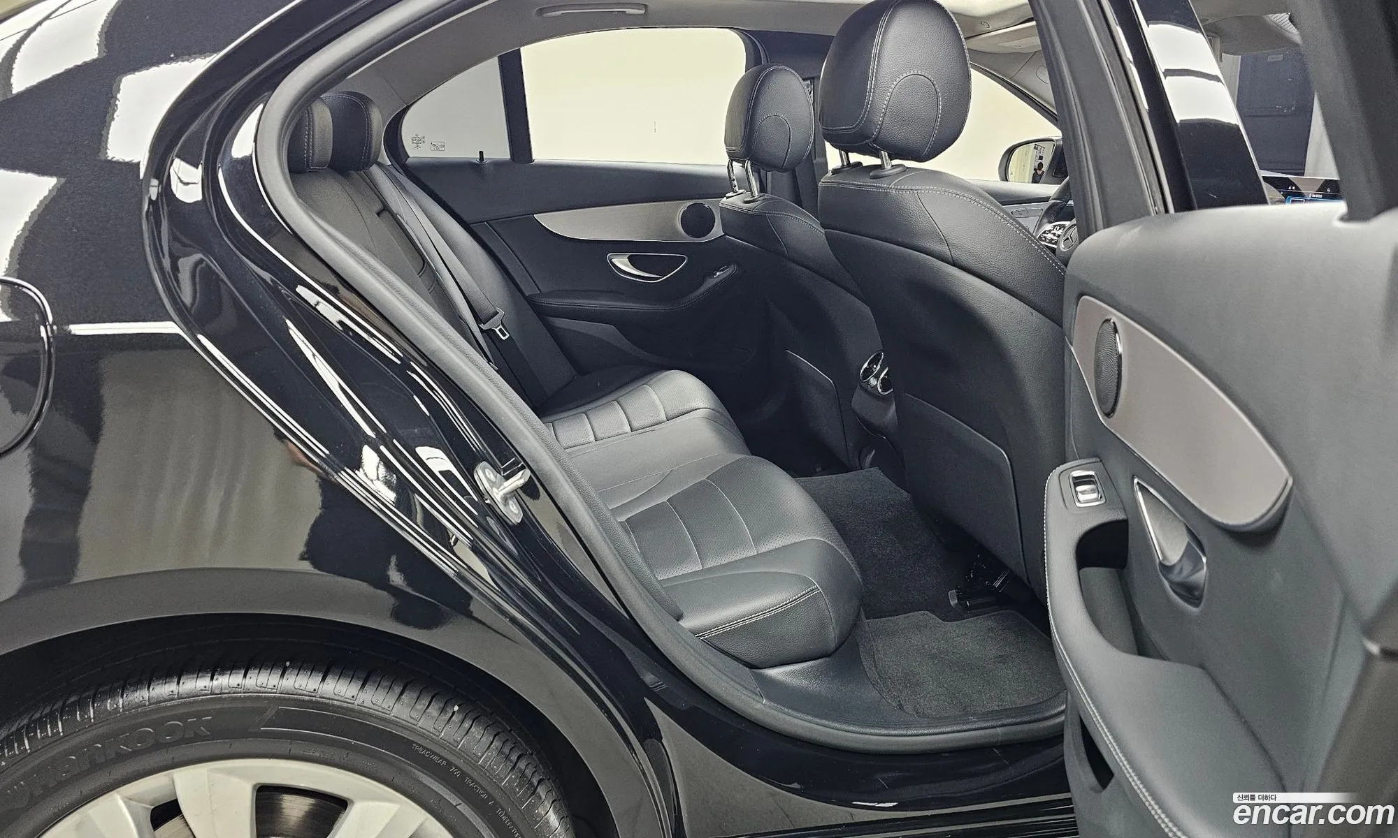 Mercedes-Benz C-Class W205 2020 — 26
