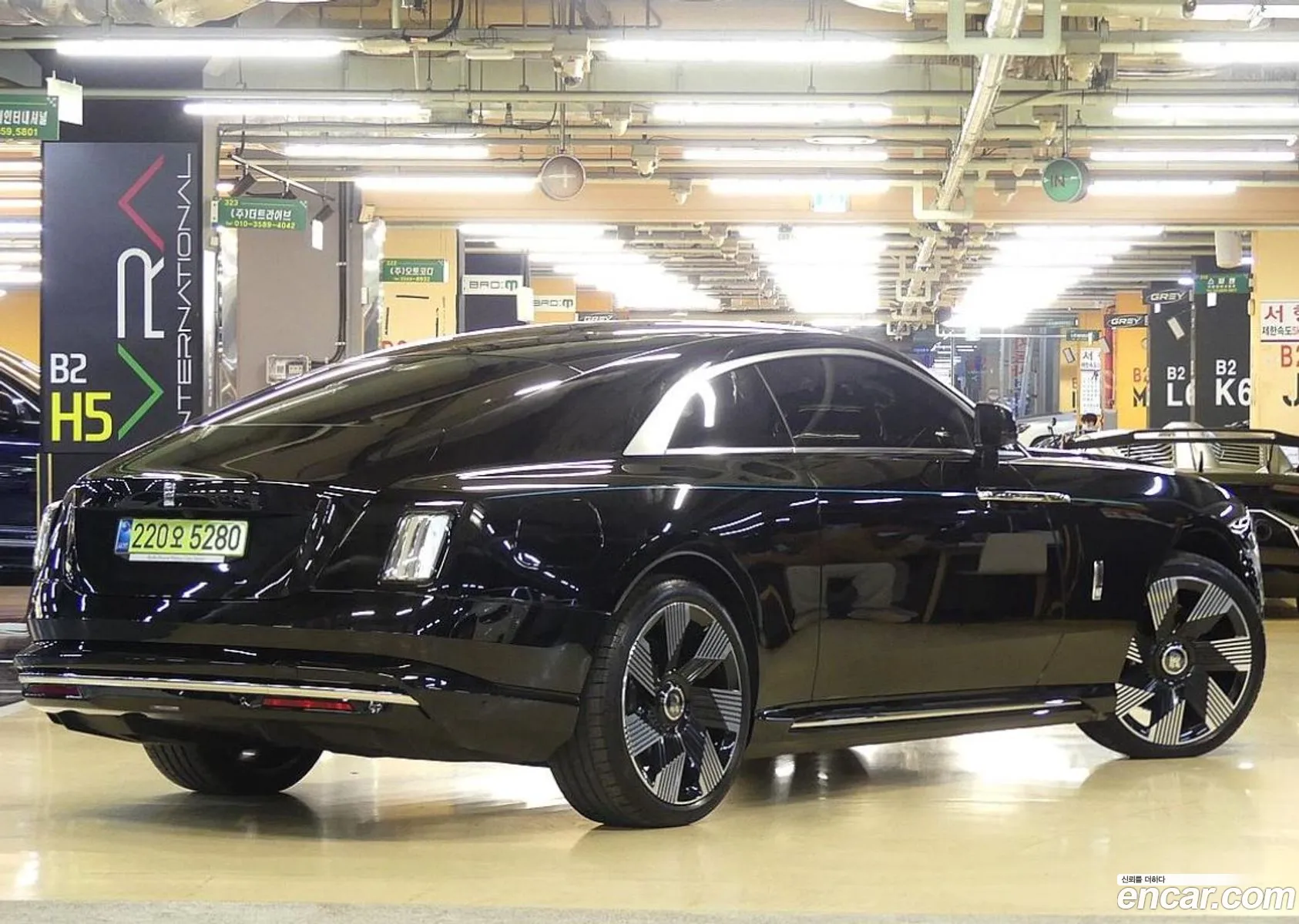 Rolls-Royce Spectre 2025 — 16