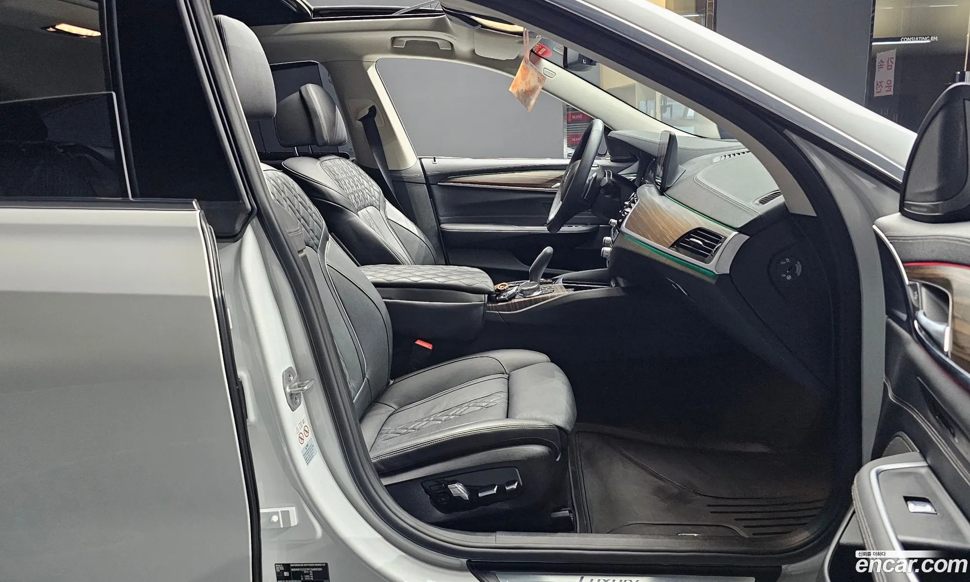 BMW 6 Series GT 2023 — 6