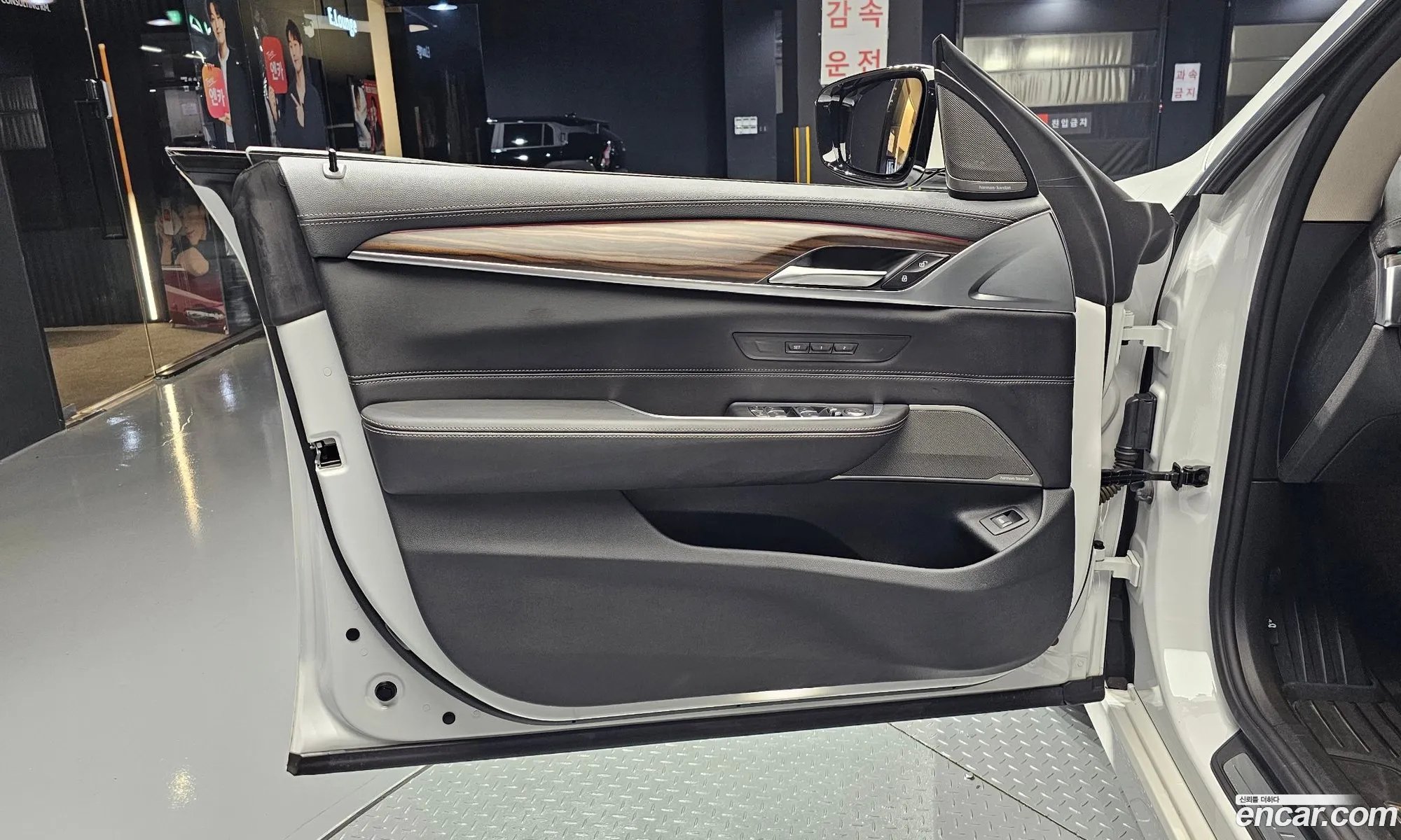 BMW 6 Series GT 2023 — 12