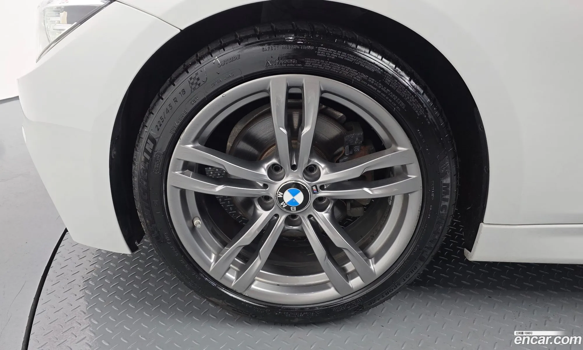 BMW 3 Series 2017 WBA8A9107JK884220 — 2