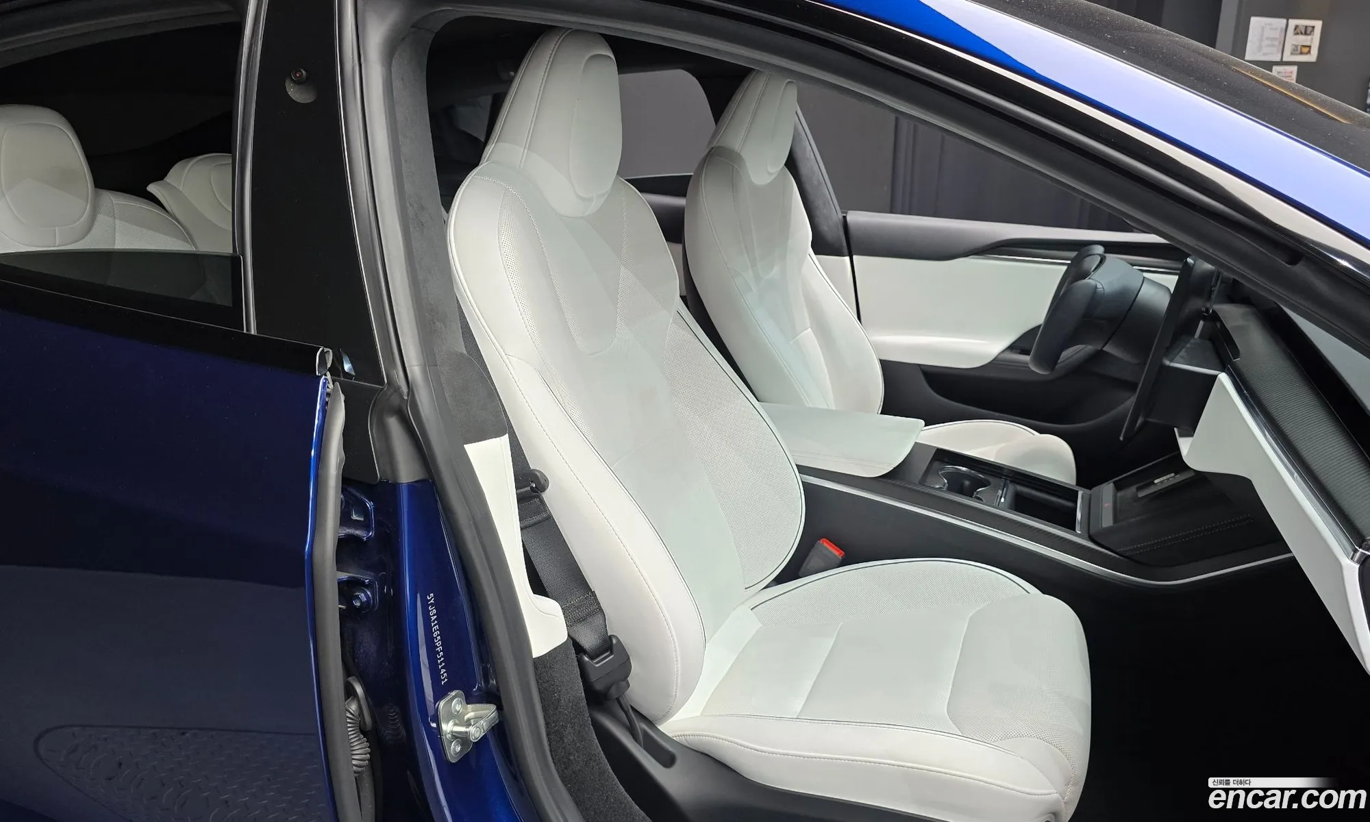 Tesla Model S 2023 — 19