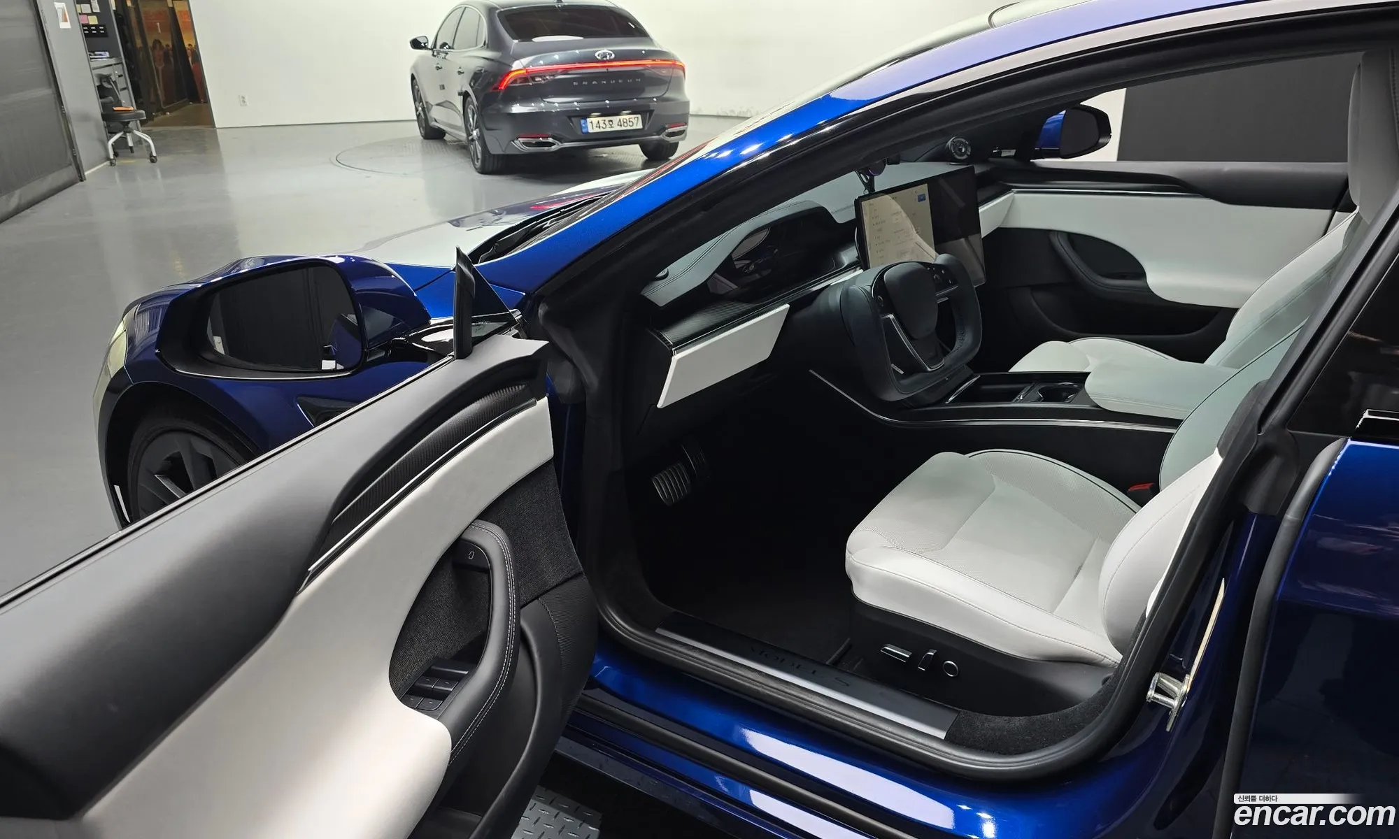 Tesla Model S 2023 — 18