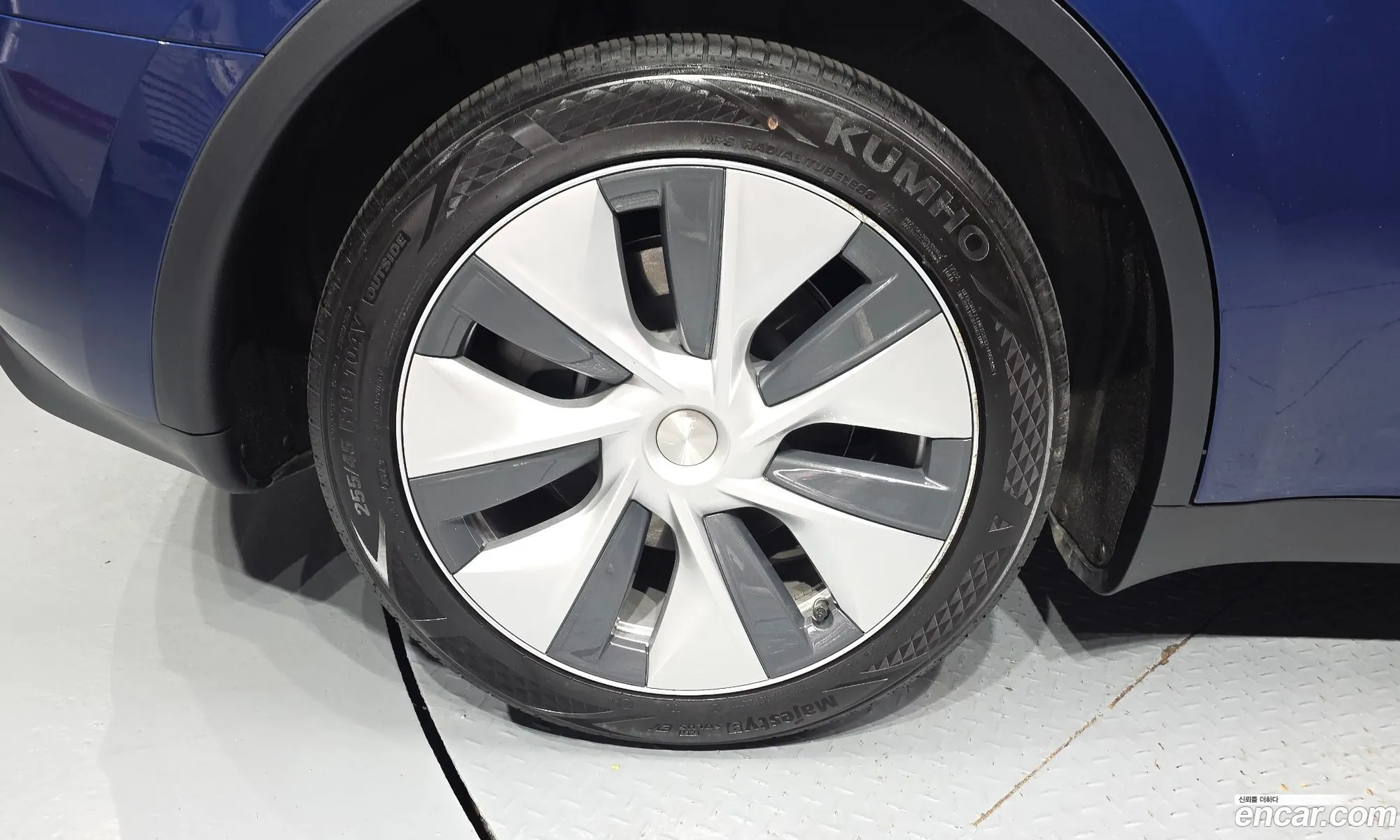 Tesla Model Y 2023 LRWYGCFS4RC159329 — 9