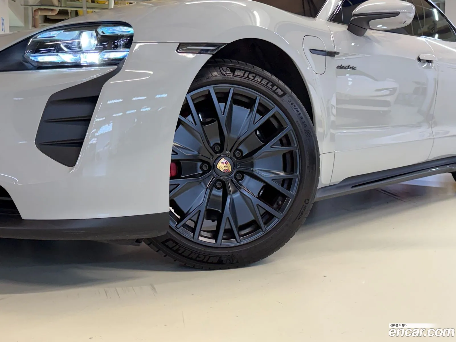 Porsche Taycan 2022 — 18