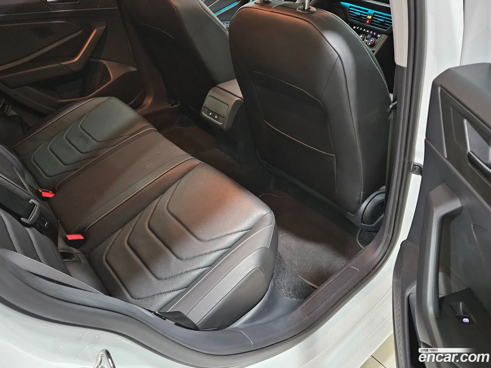 Volkswagen Jetta 7th Gen 2023 — 15