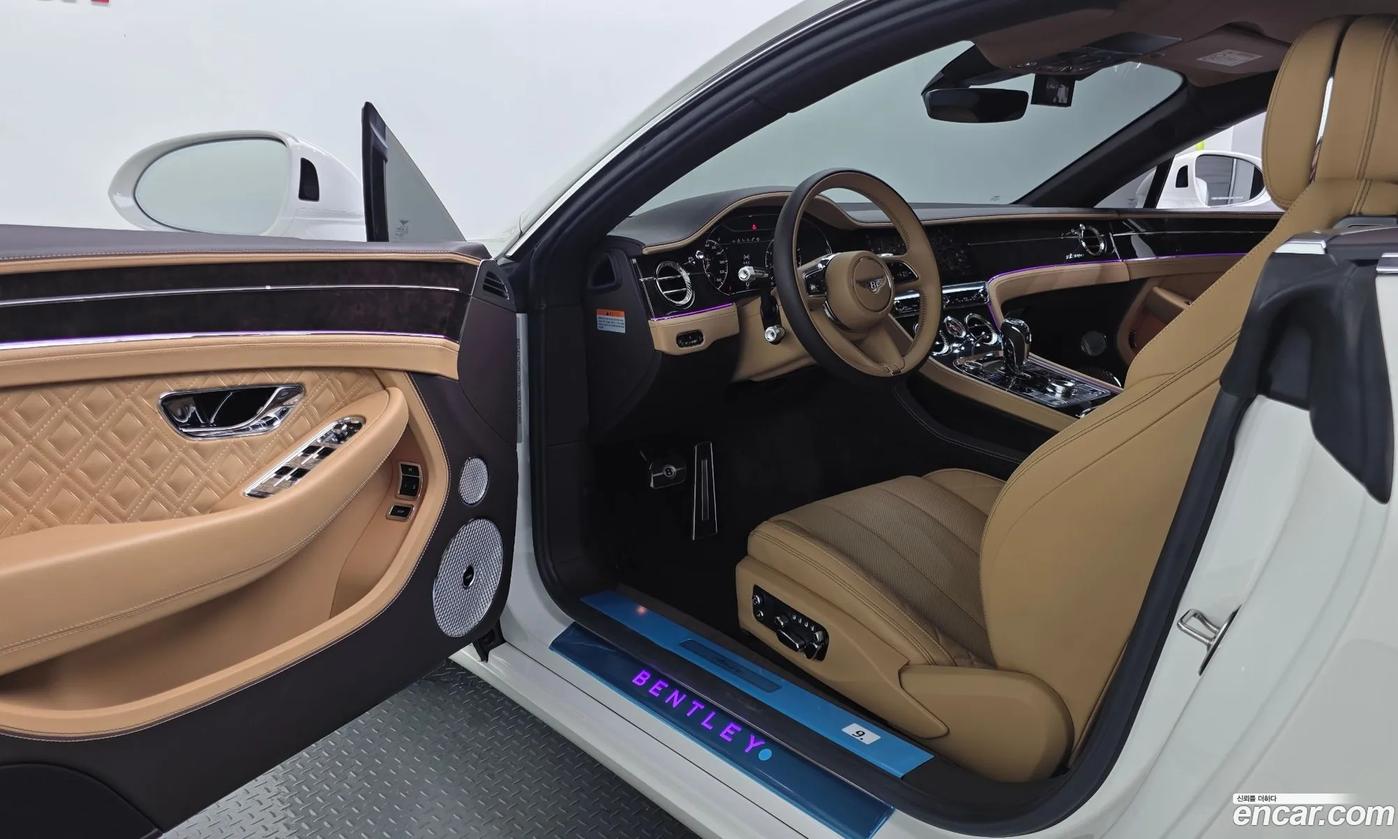 Bentley Continental GT 2023 — 19