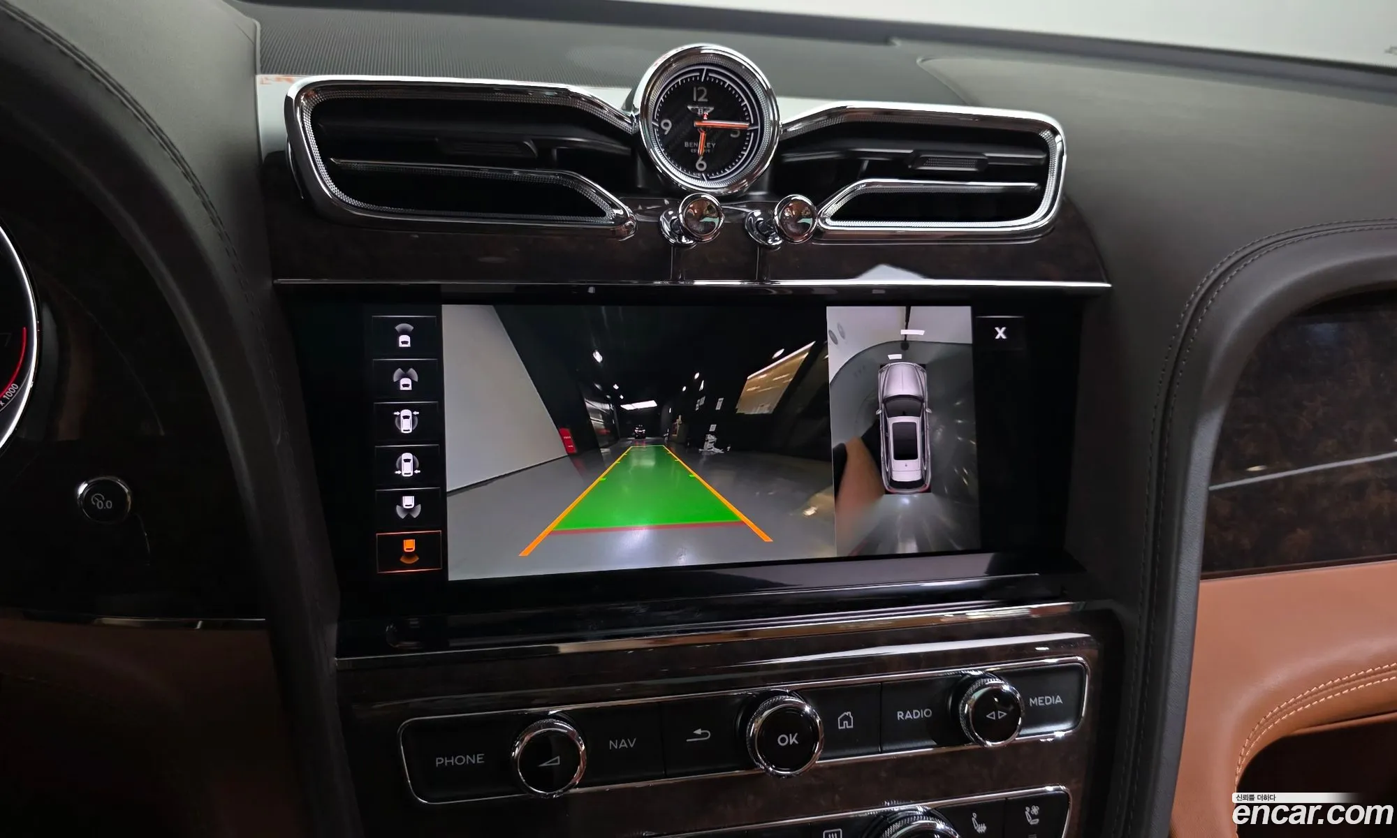 Bentley Bentayga 2022 SJAAM14V6NC011242 — 2