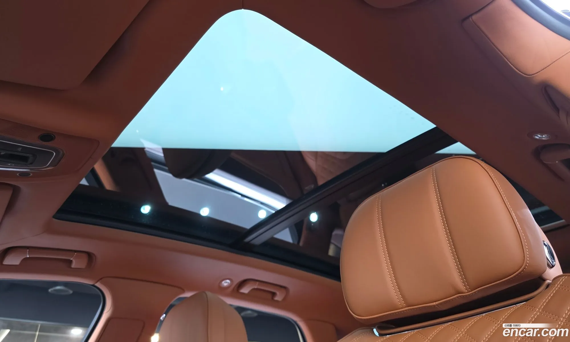 Bentley Bentayga 2022 SJAAM14V6NC011242 — 3
