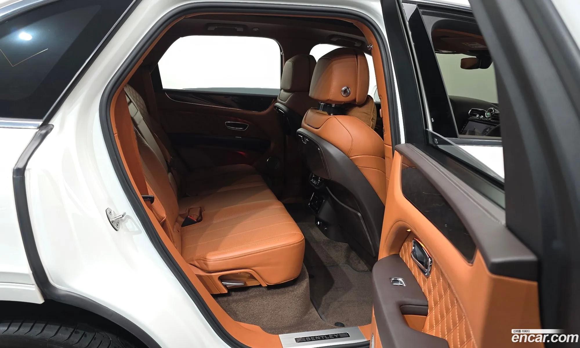 Bentley Bentayga 2022 SJAAM14V6NC011242 — 5