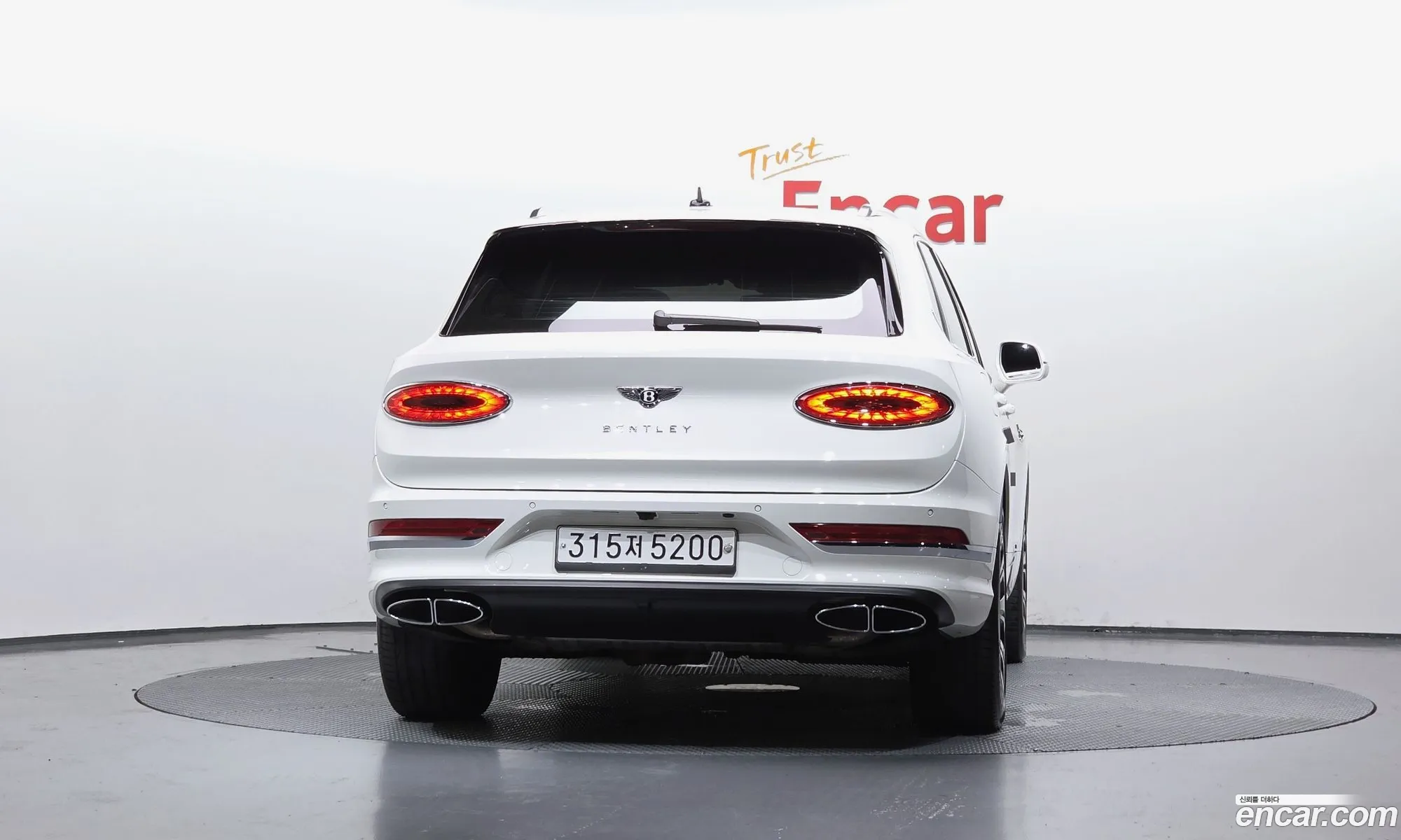 Bentley Bentayga 2022 SJAAM14V6NC011242 — 10