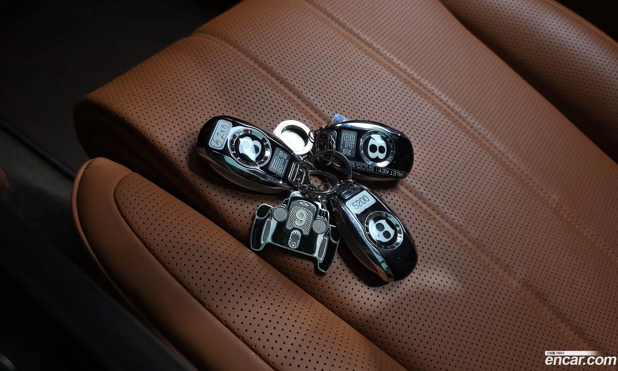 Bentley Bentayga 2022 SJAAM14V6NC011242 — 16