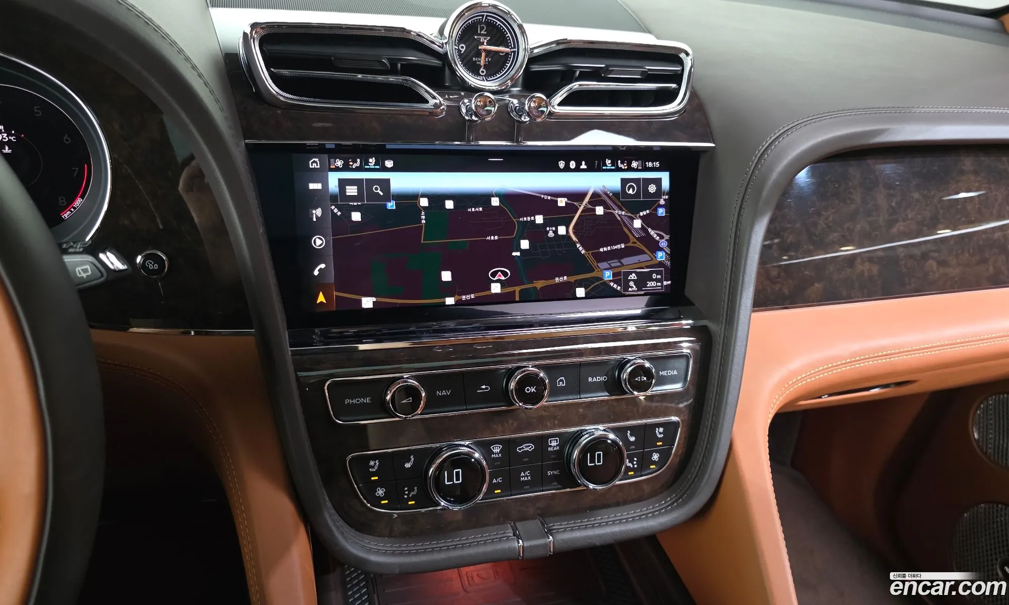 Bentley Bentayga 2022 SJAAM14V6NC011242 — 4
