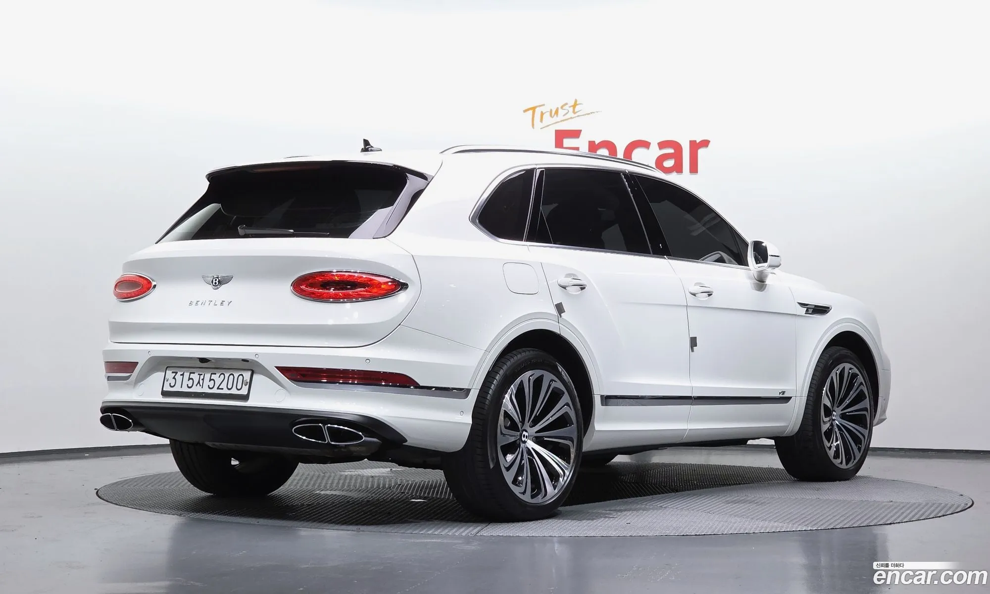 Bentley Bentayga 2022 SJAAM14V6NC011242 — 8