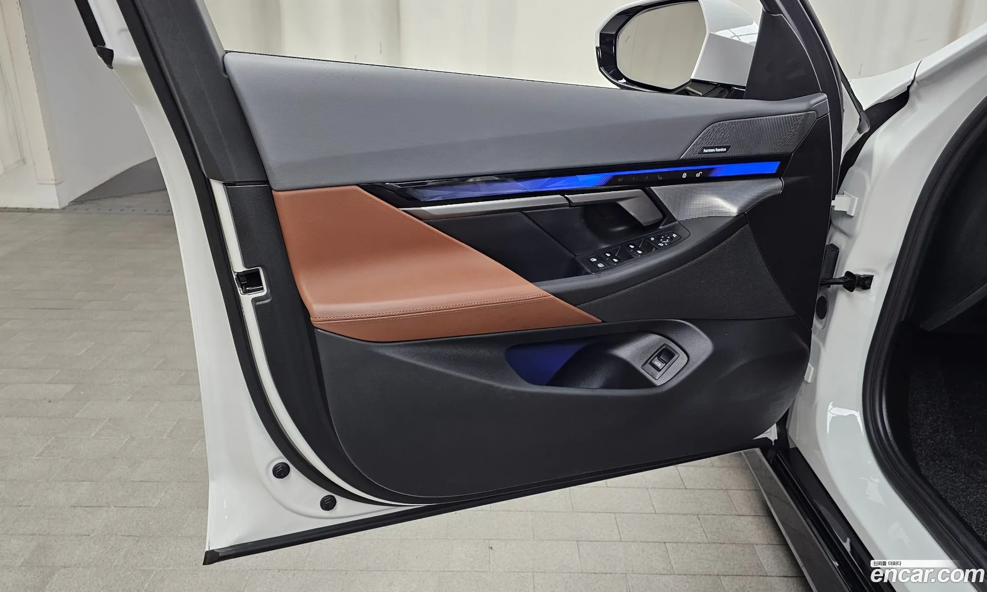 BMW 5 Series 2025 — 32