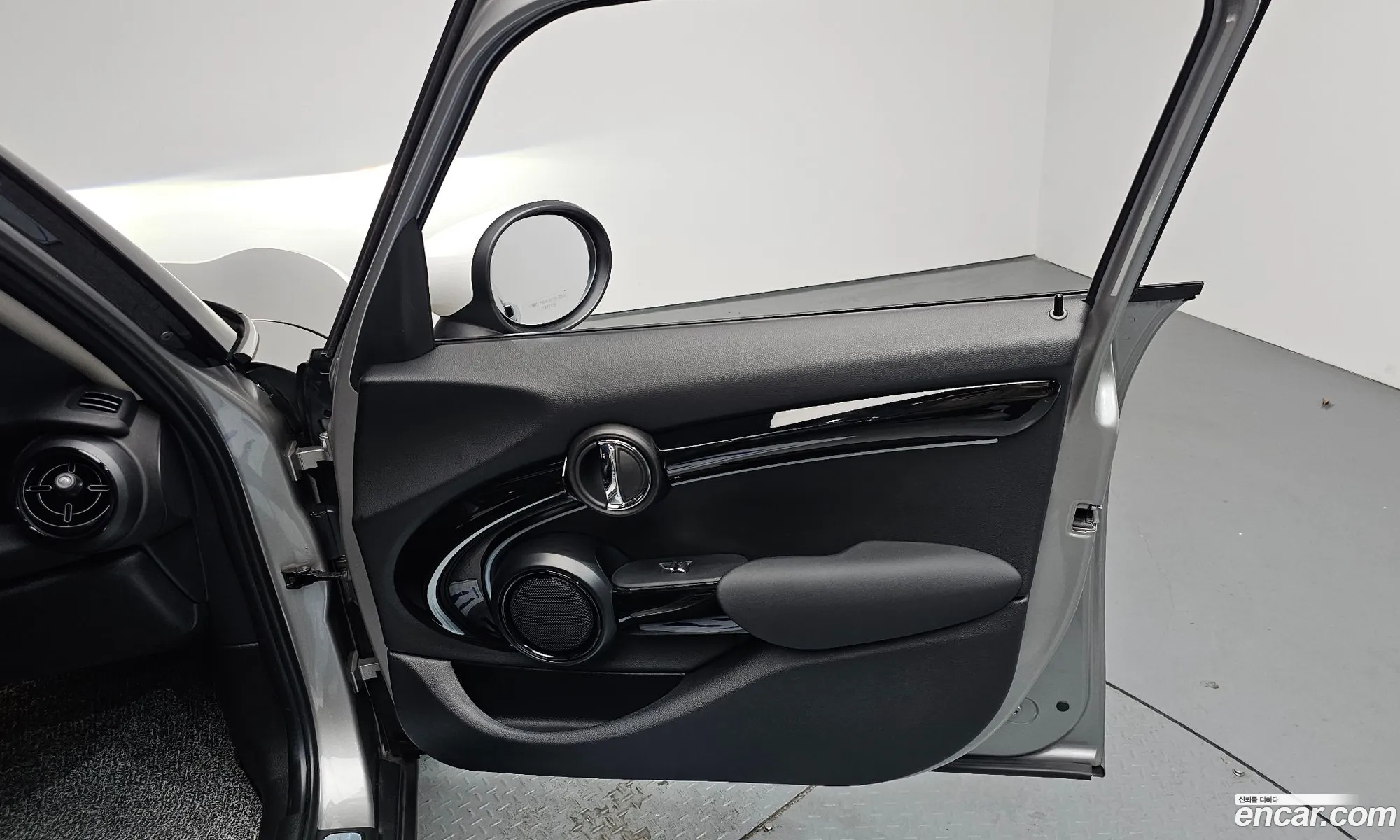 Mini Cooper 2024 WMW41DK09R2V32297 — 6