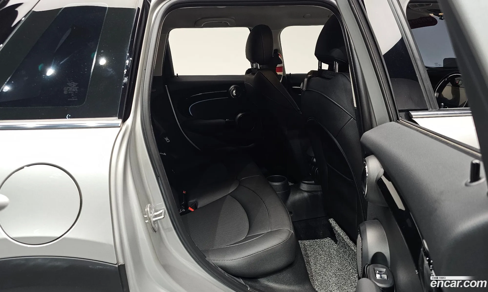 Mini Cooper 2024 WMW41DK09R2V32297 — 17