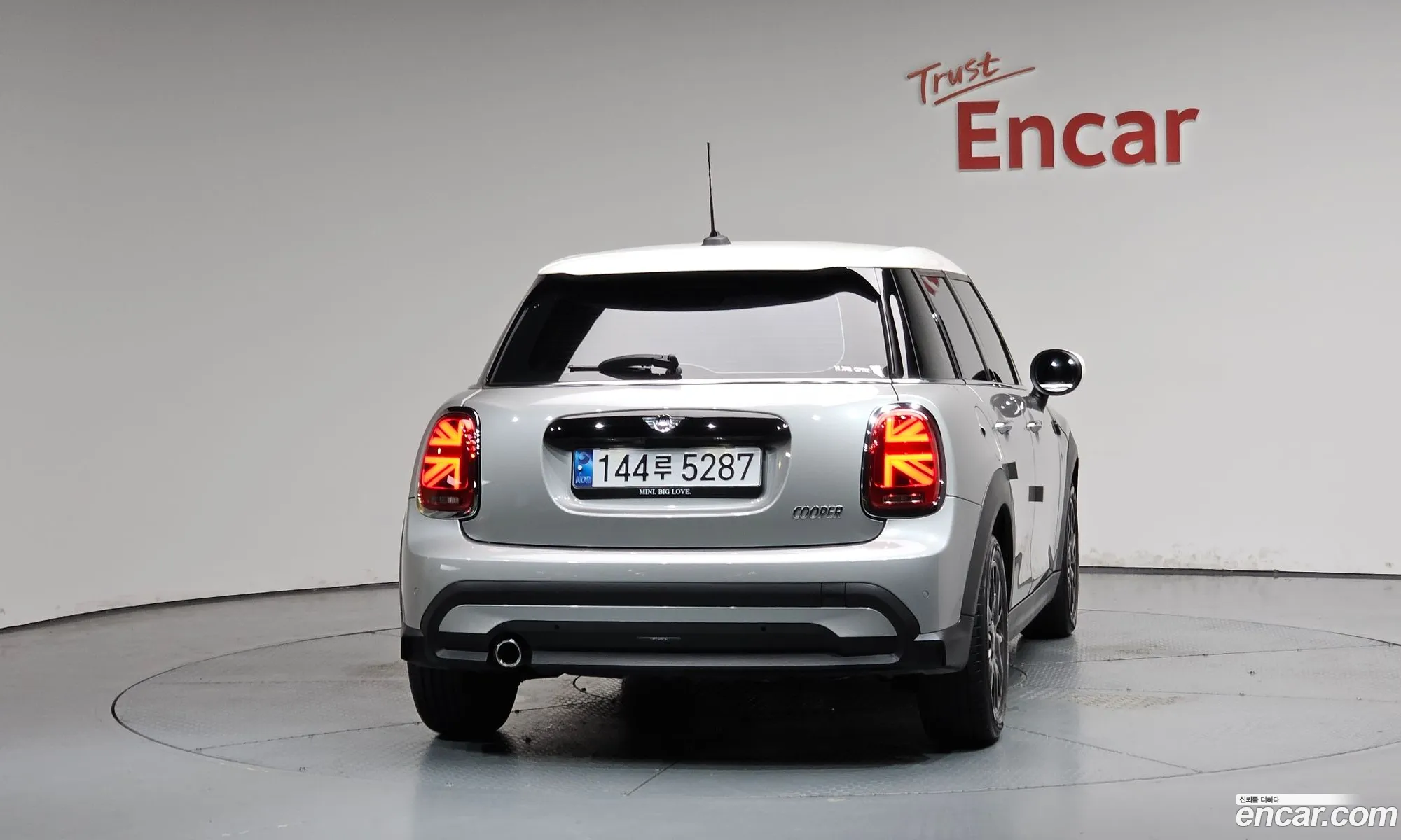 Mini Cooper 2024 WMW41DK09R2V32297 — 29