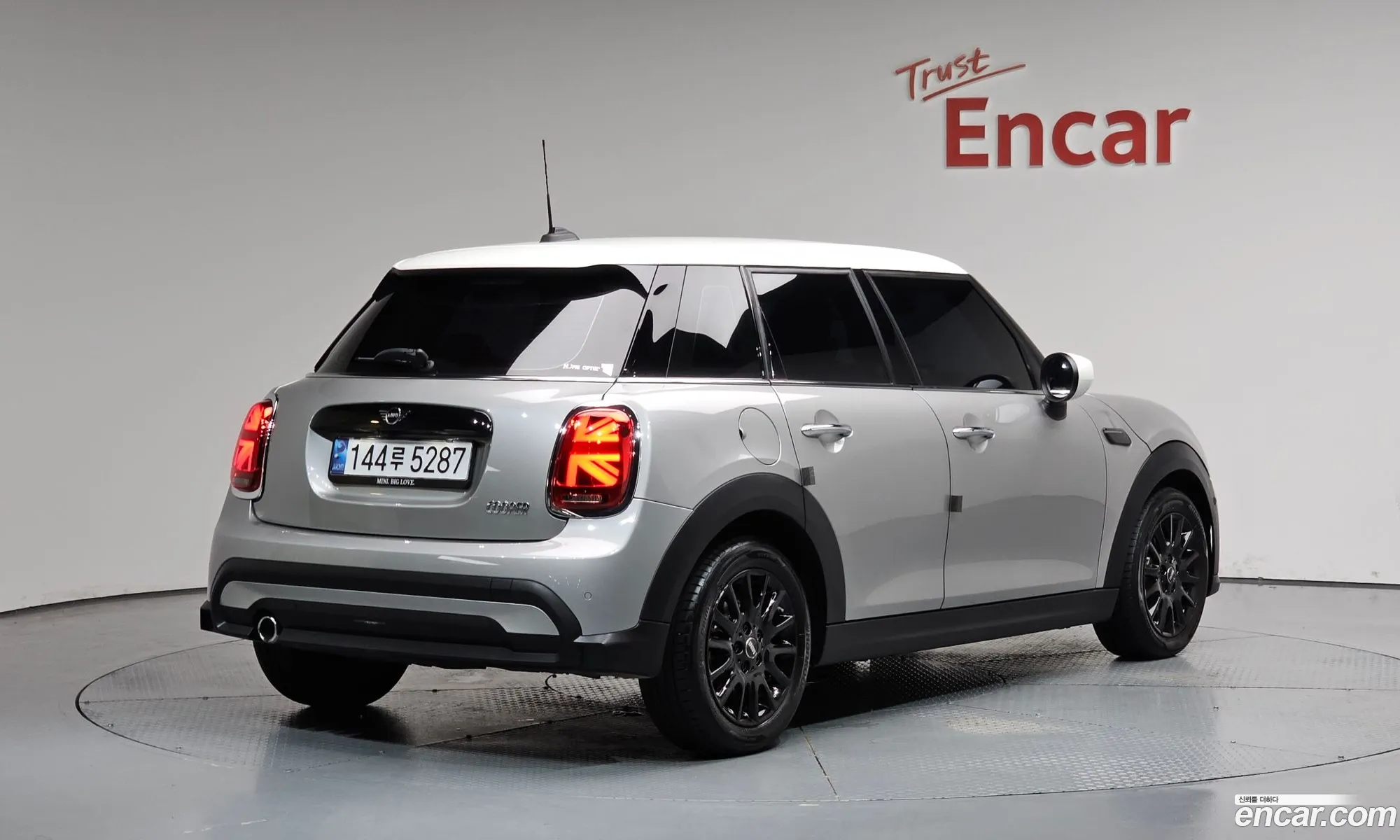 Mini Cooper 2024 WMW41DK09R2V32297 — 4