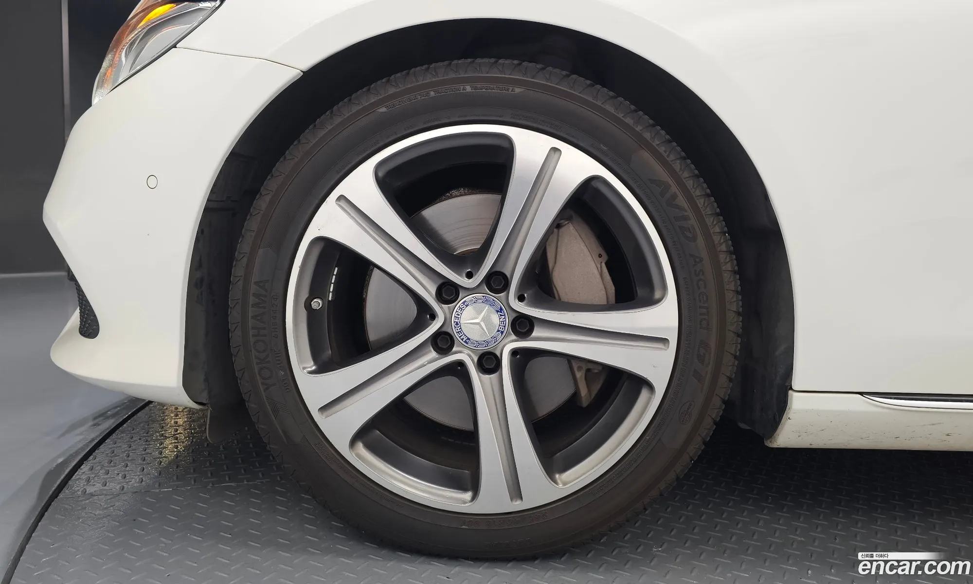 Mercedes-Benz E-Class W213 2016 WDDZF4JB5HA035111 — 2