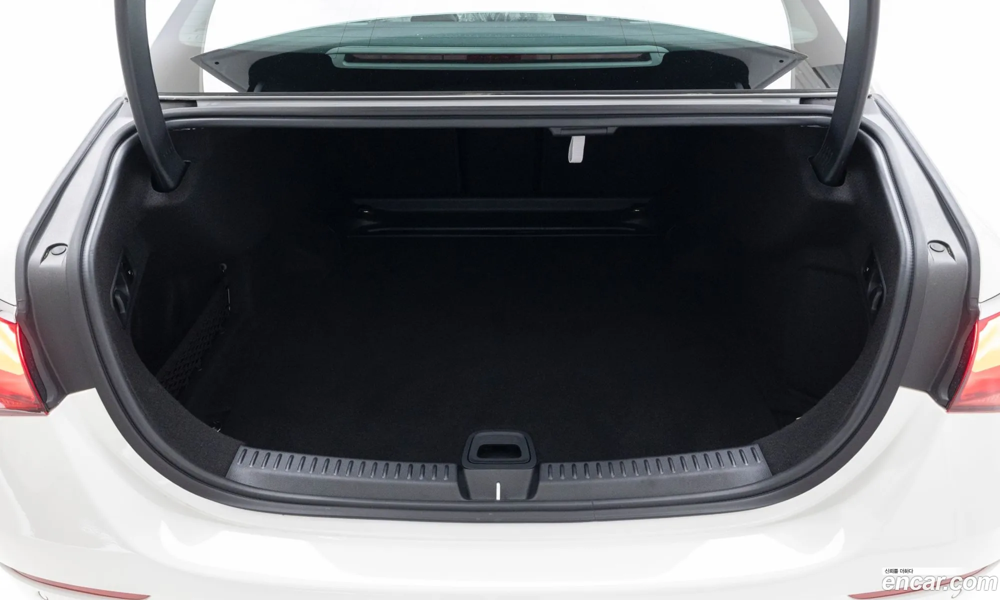 Mercedes-Benz E-Class W214 2025 — 11