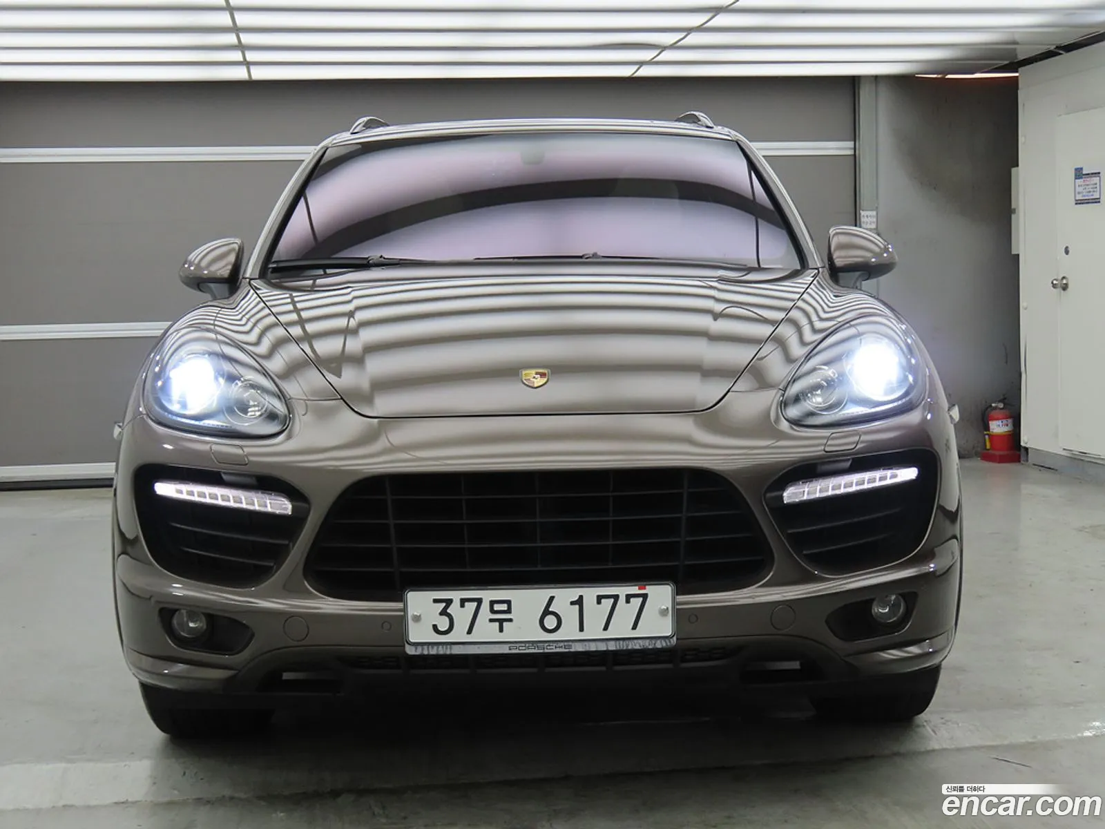 Porsche Cayenne 2012 — 18