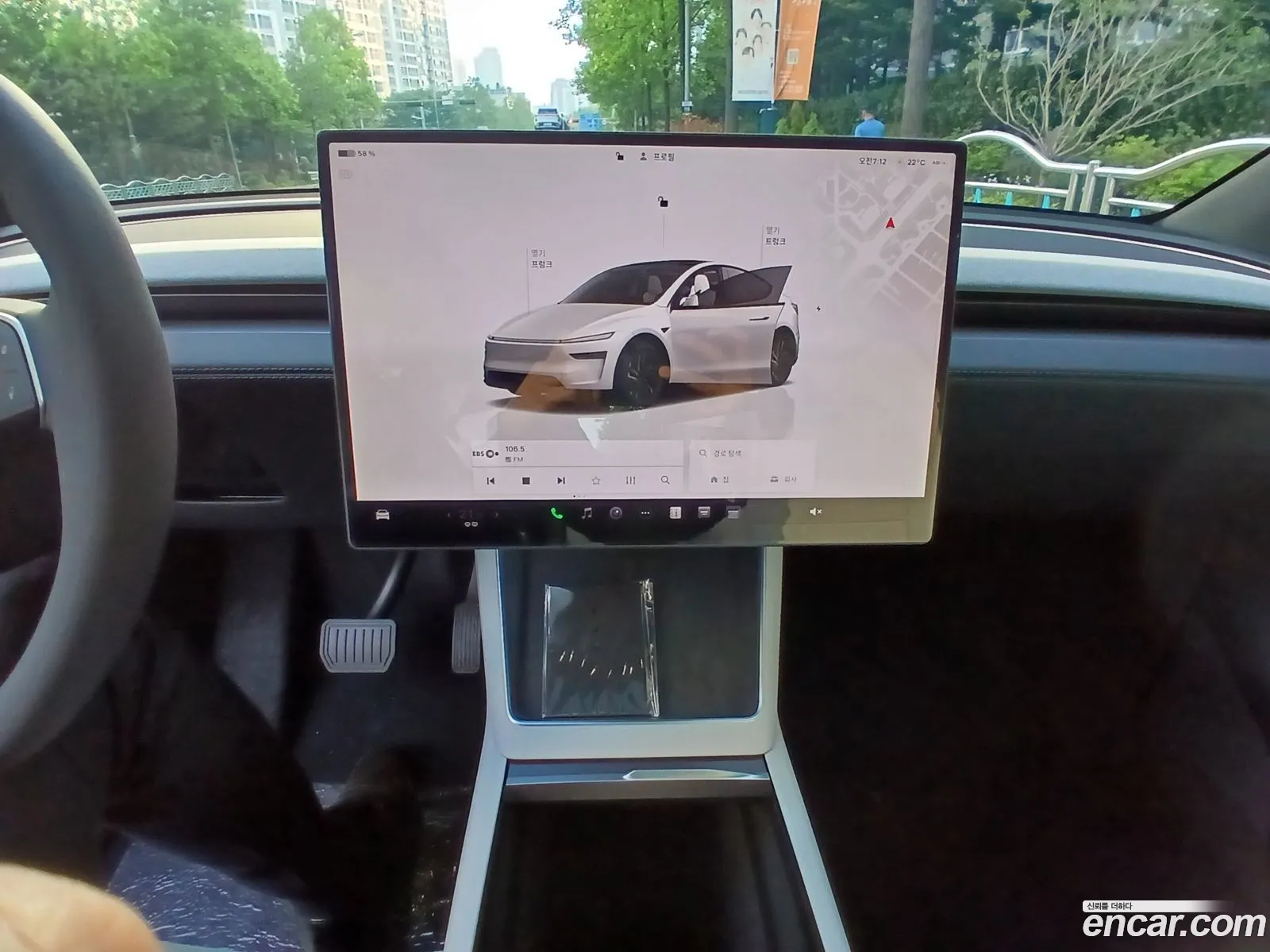 Tesla Model Y 2026 — 13