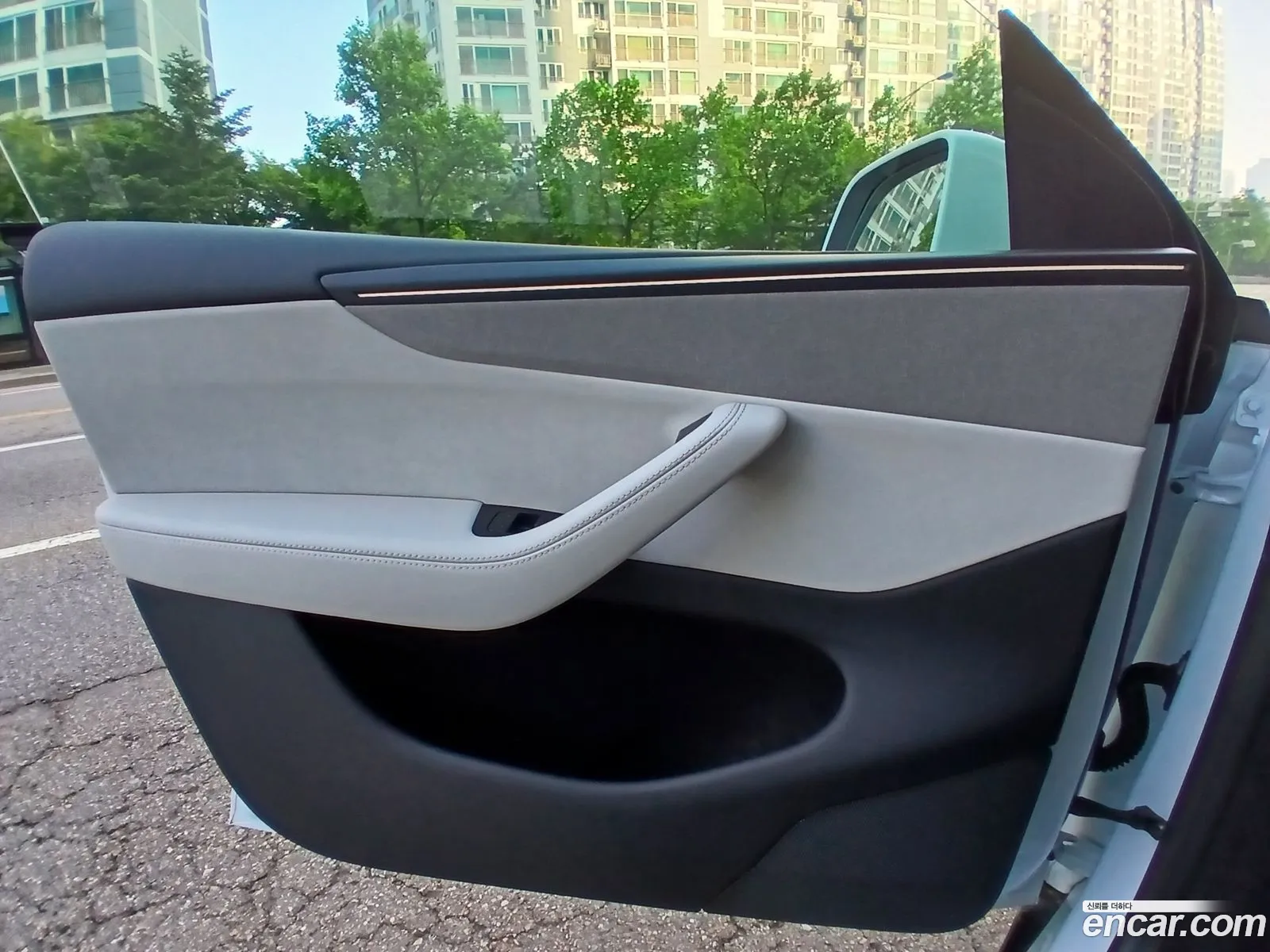 Tesla Model Y 2026 — 12