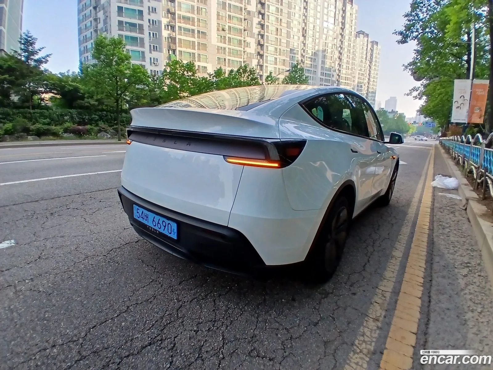 Tesla Model Y 2026 — 11