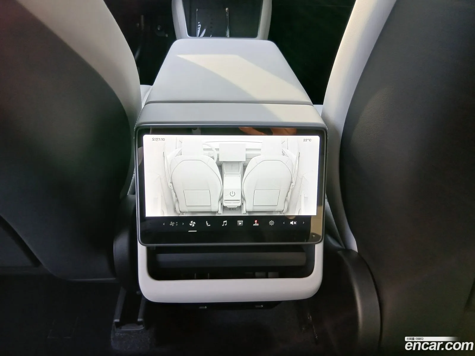 Tesla Model Y 2026 — 14