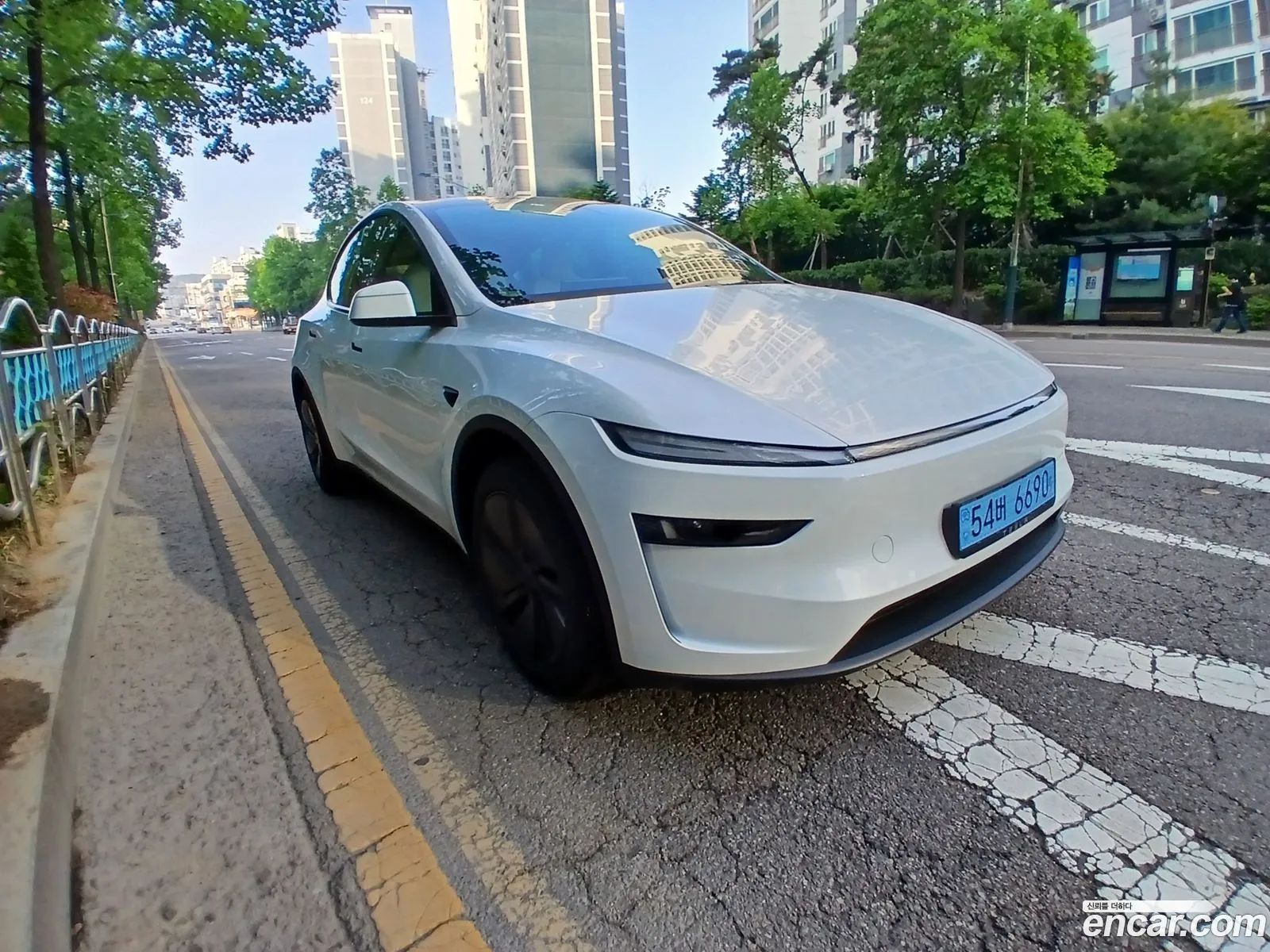 Tesla Model Y 2026 — 3