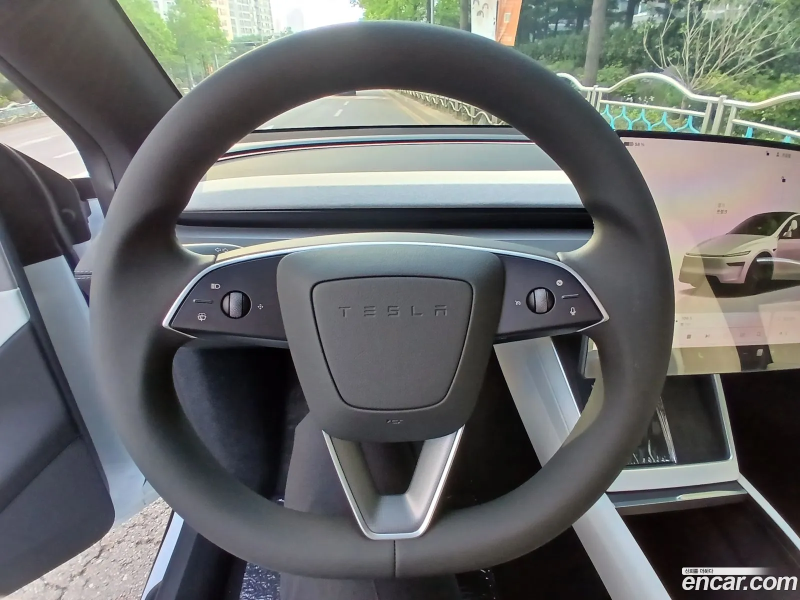 Tesla Model Y 2026 — 6
