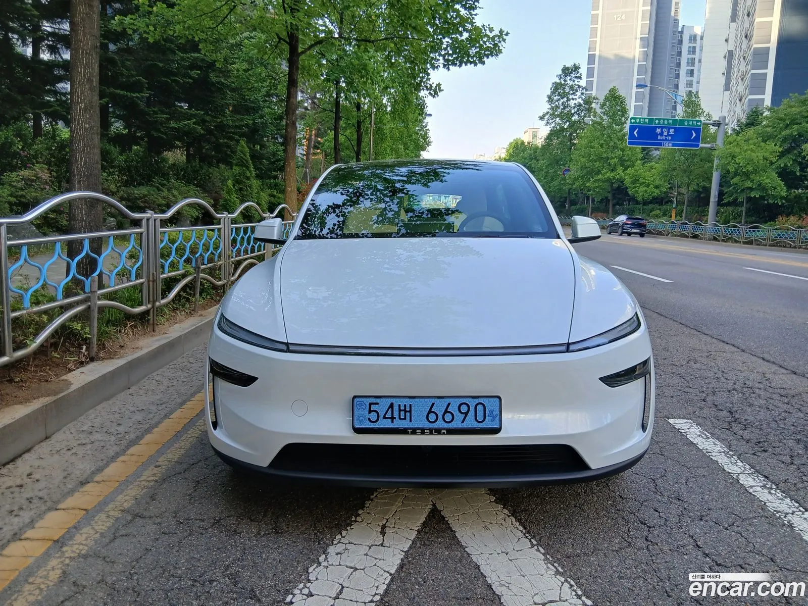 Tesla Model Y 2026 — 8
