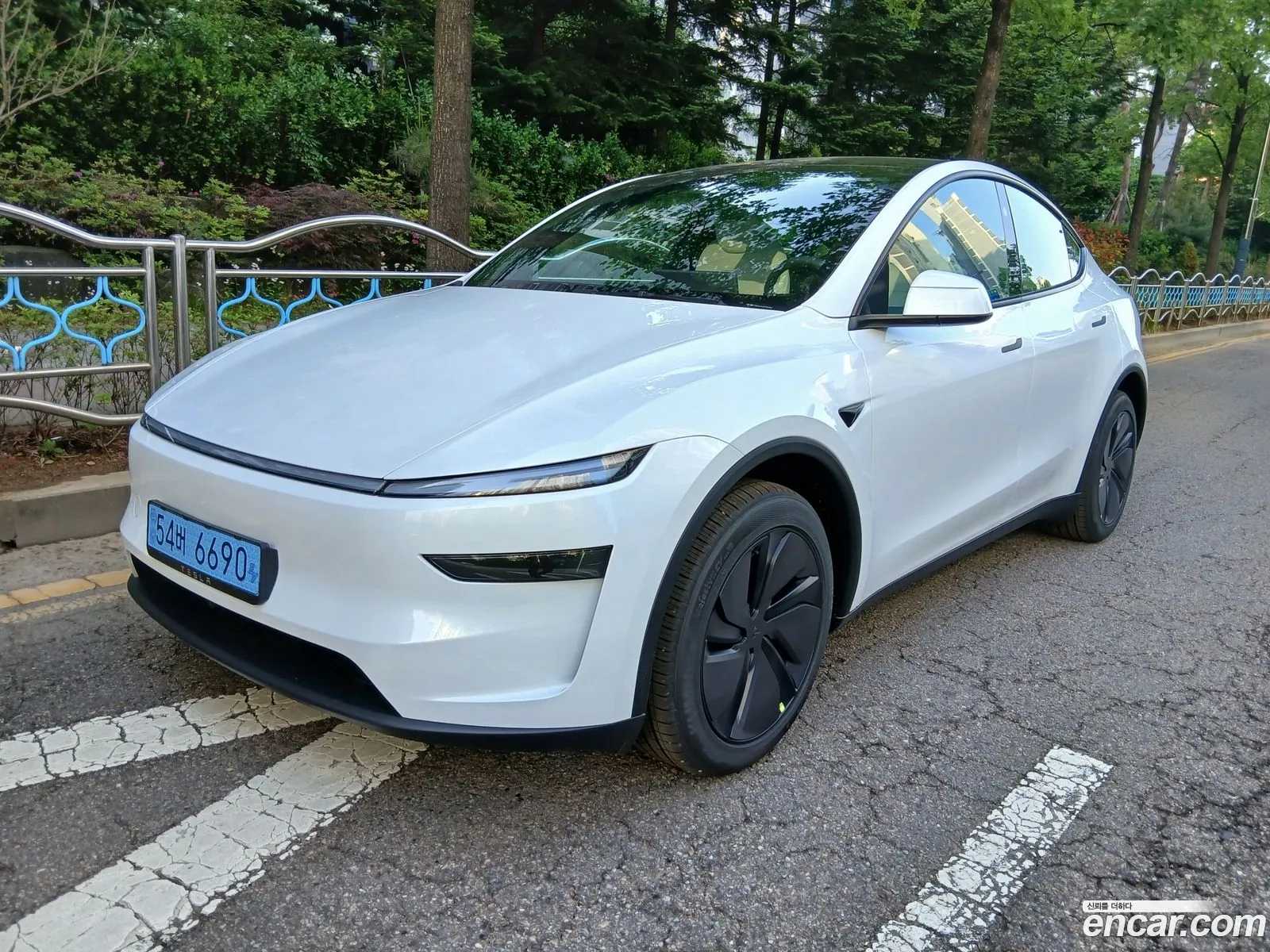 Tesla Model Y 2026 — 4