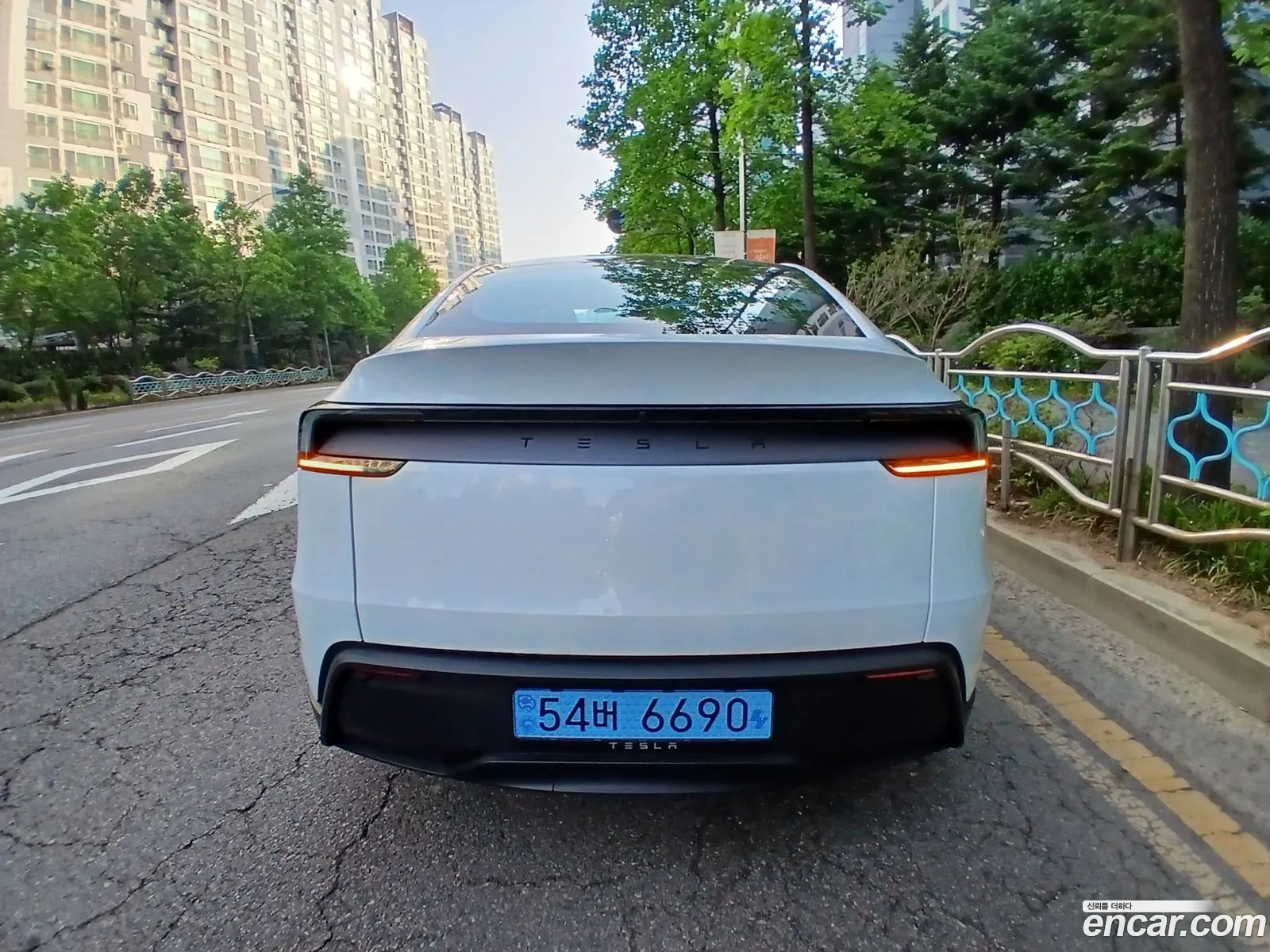 Tesla Model Y 2026 — 5