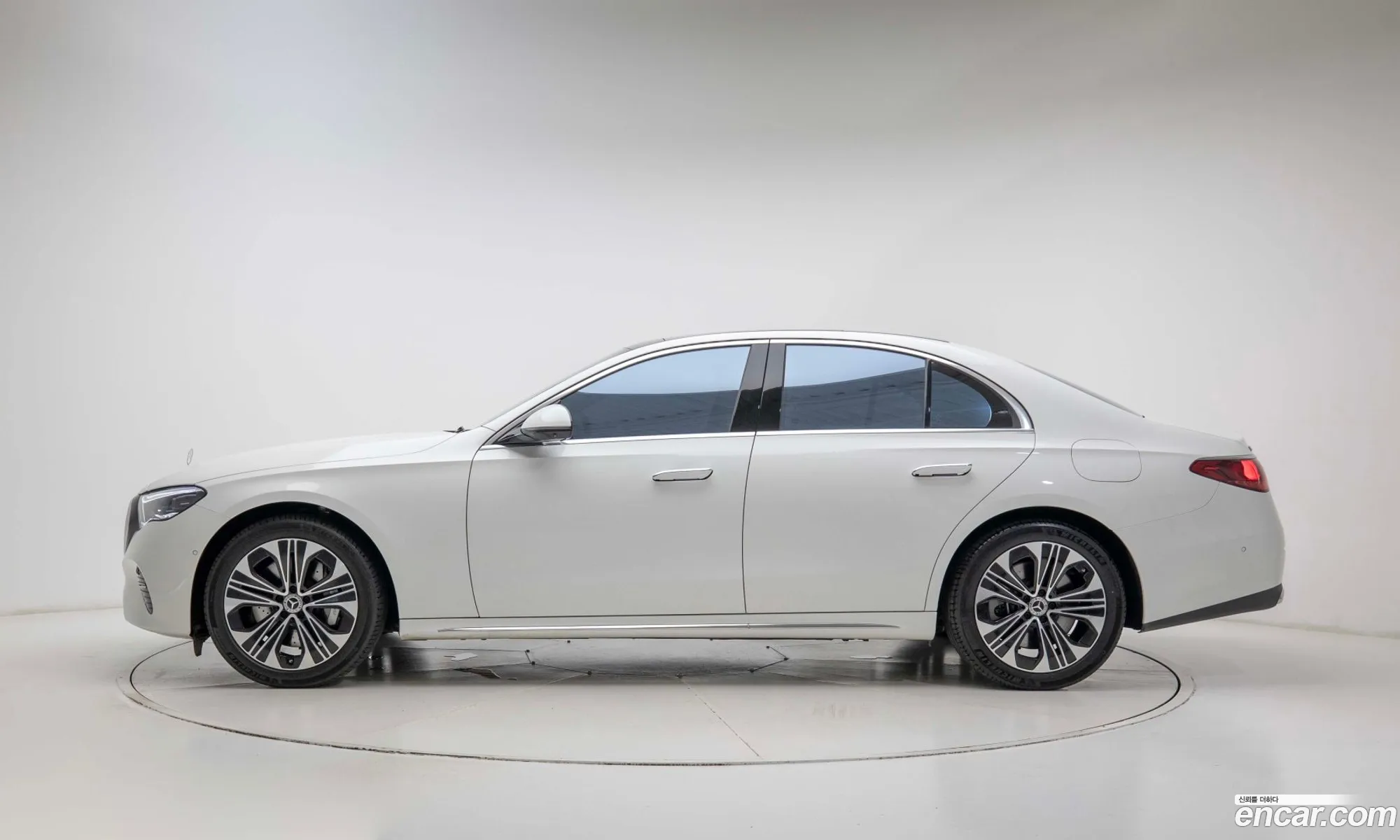Mercedes-Benz E-Class W213 2025 — 18