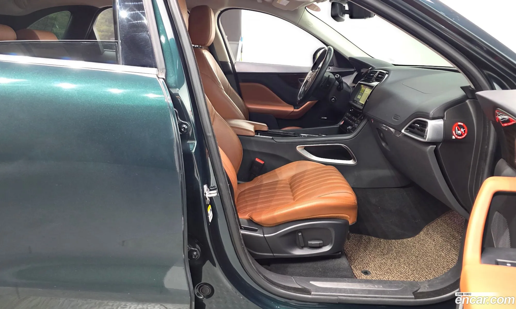 Jaguar F-Pace 2017 SADCA2BN9HA491077 — 14