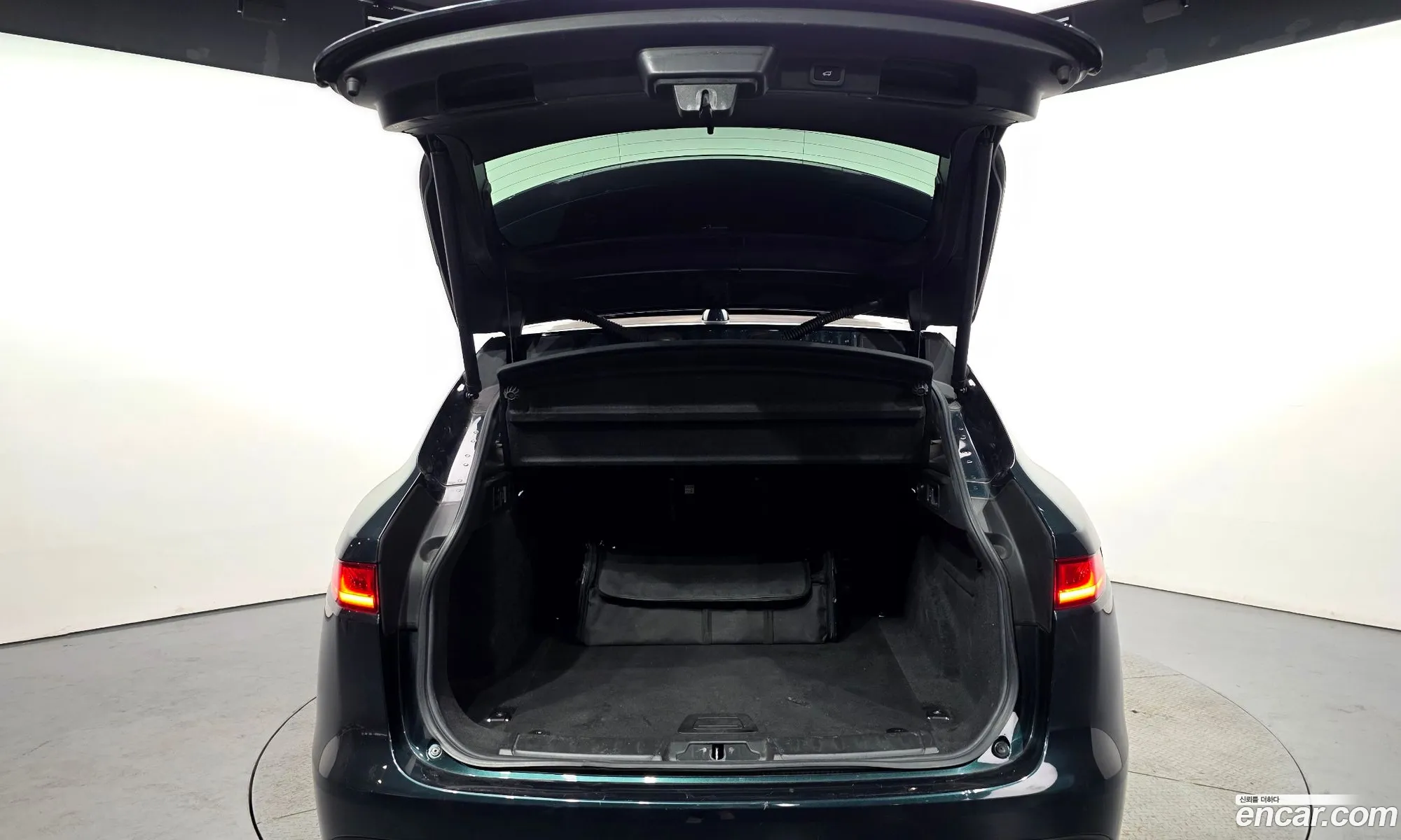 Jaguar F-Pace 2017 SADCA2BN9HA491077 — 3