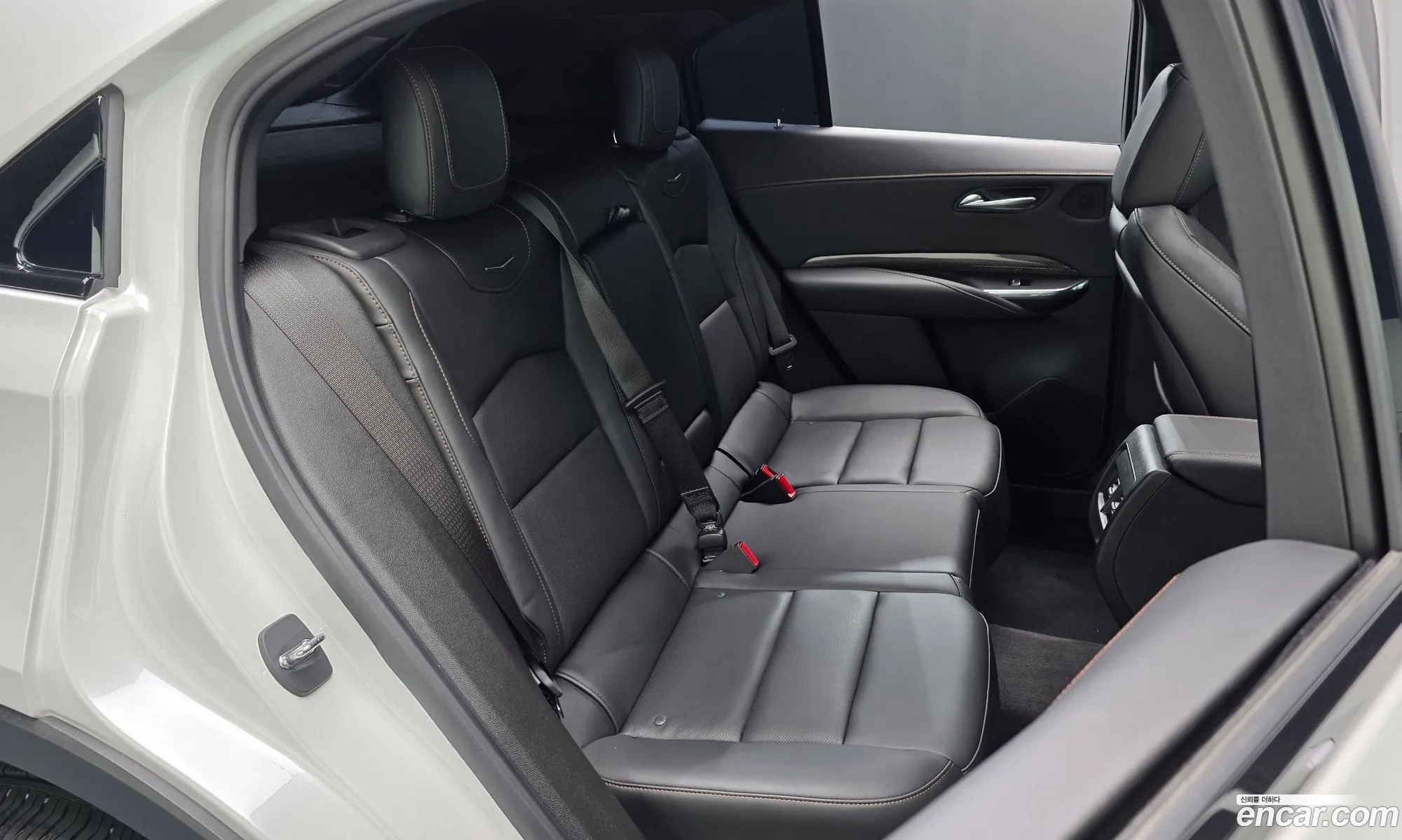 Cadillac XT4 2022 1GYFZ9R47PF104836 — 32