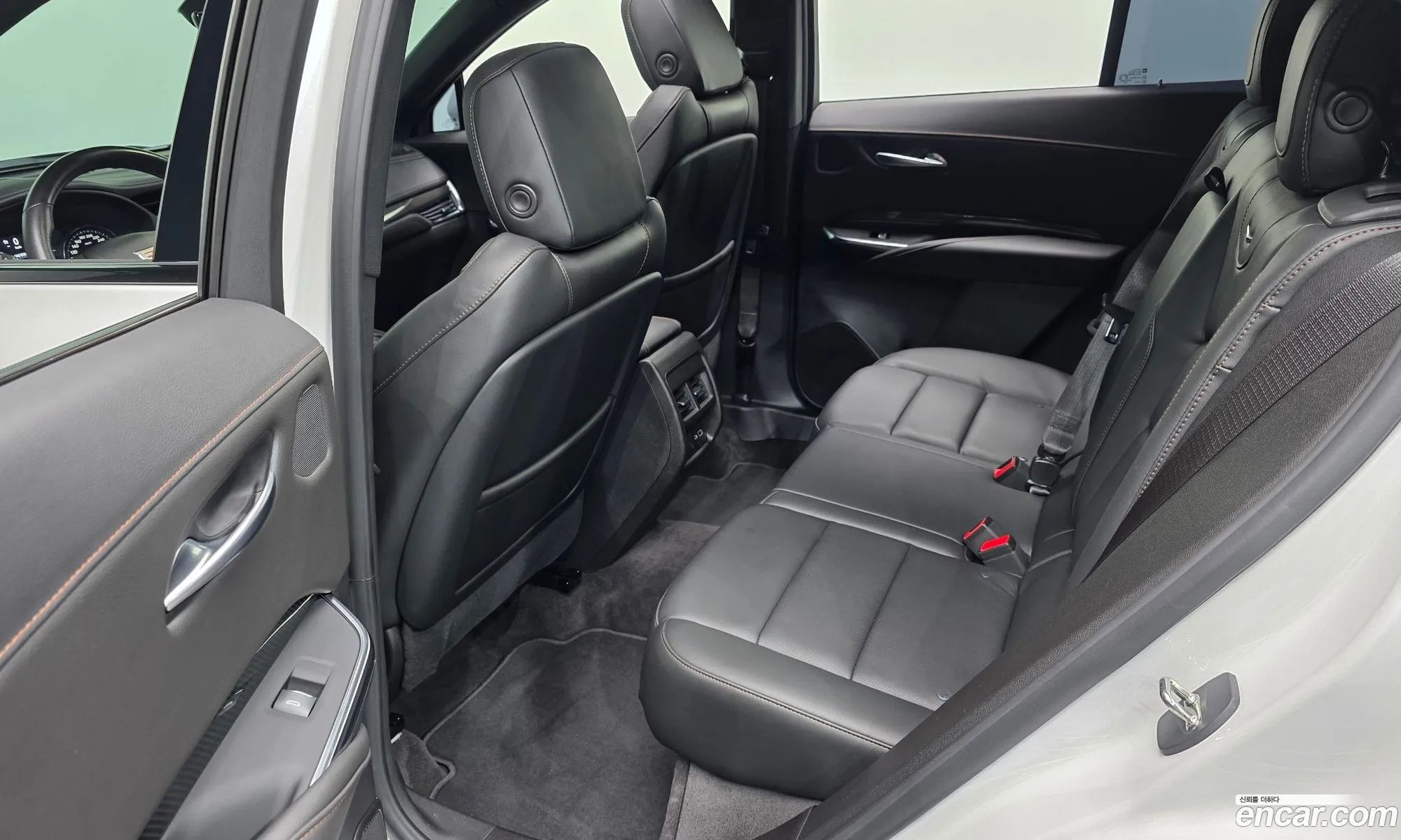 Cadillac XT4 2022 1GYFZ9R47PF104836 — 18
