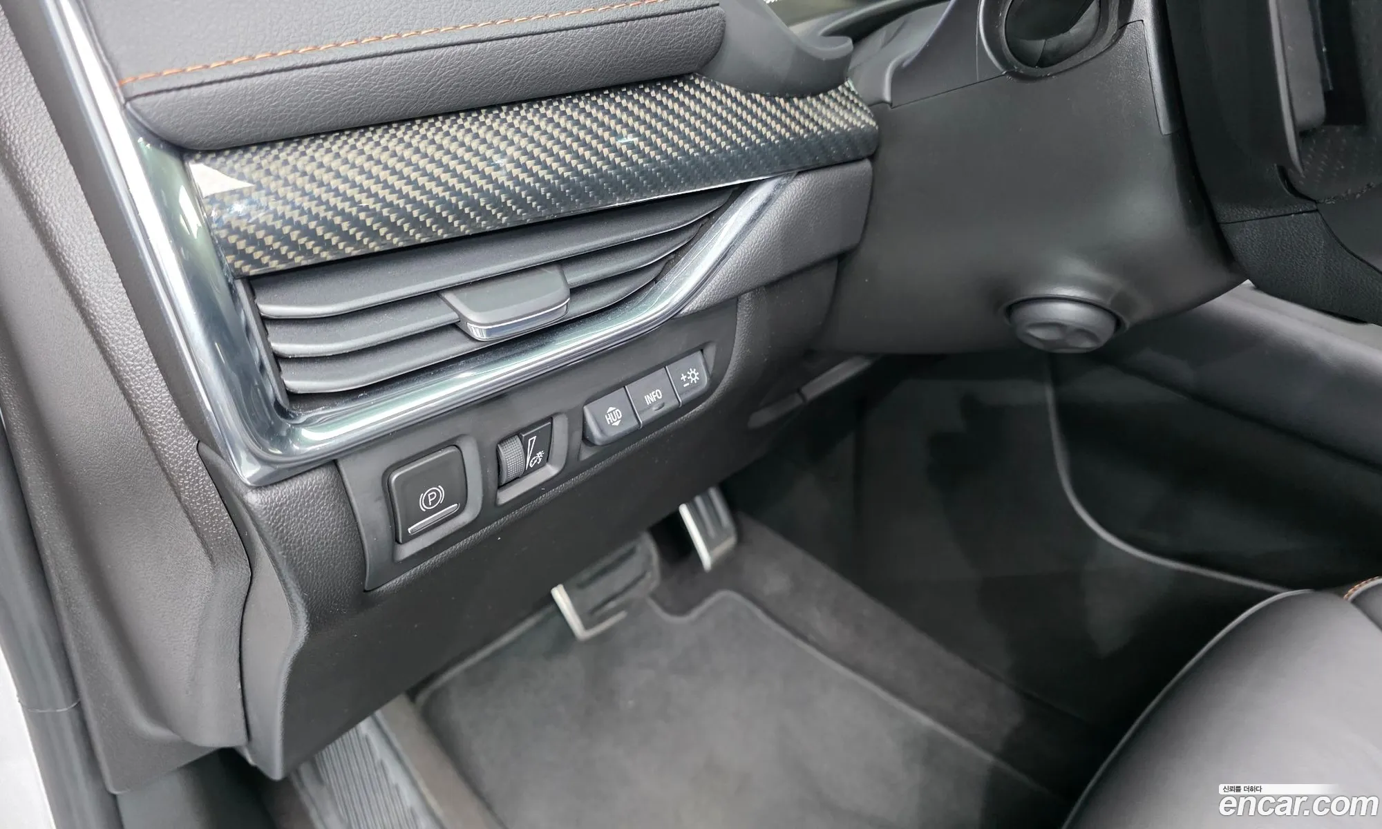 Cadillac XT4 2022 1GYFZ9R47PF104836 — 27