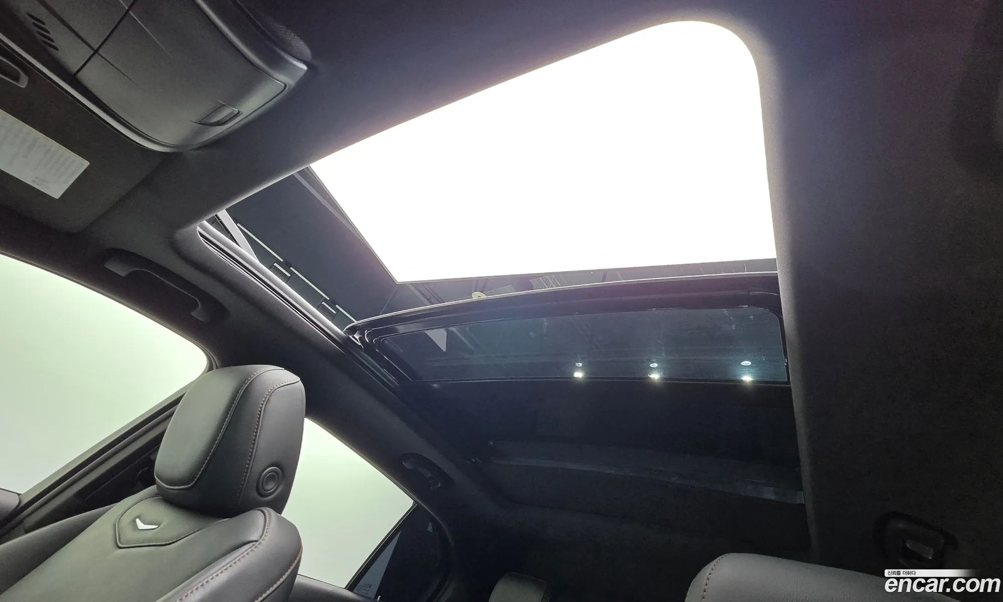 Cadillac XT4 2022 1GYFZ9R47PF104836 — 29