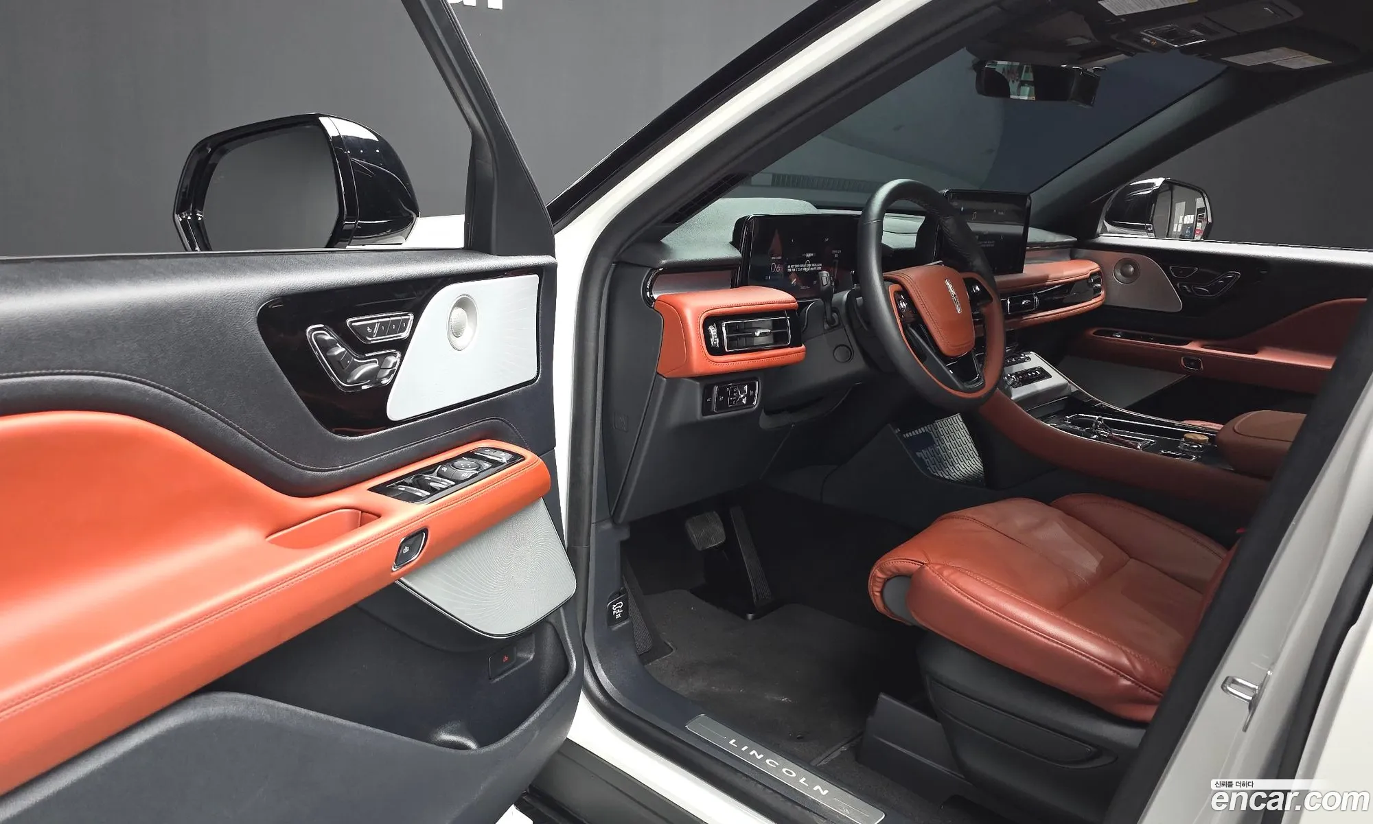 Lincoln Aviator 2025 5LM5J7XC6SGL09163 — 35