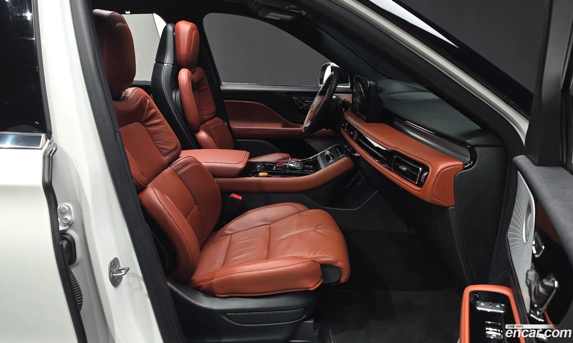 Lincoln Aviator 2025 5LM5J7XC6SGL09163 — 27