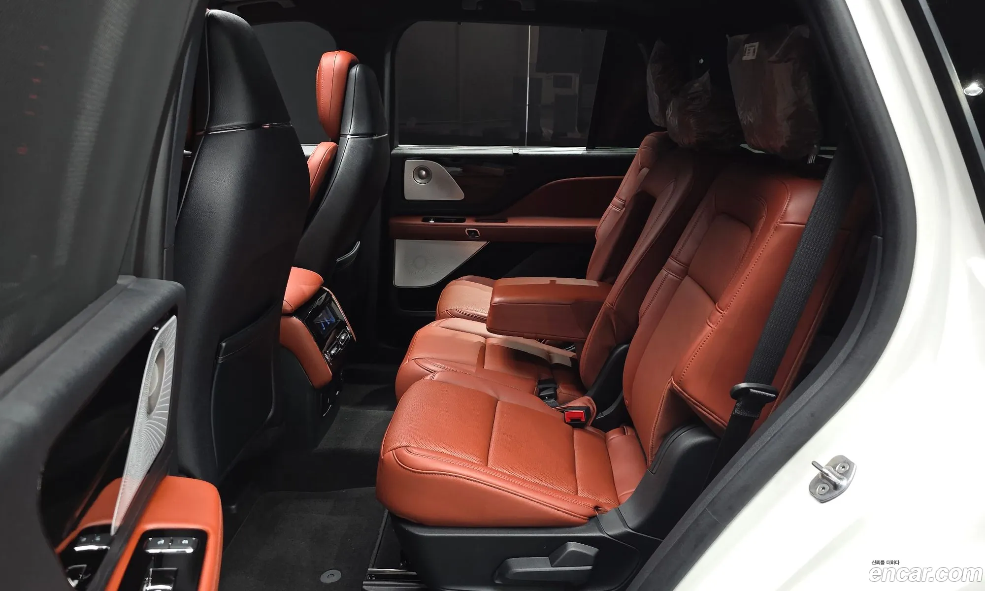 Lincoln Aviator 2025 5LM5J7XC6SGL09163 — 26