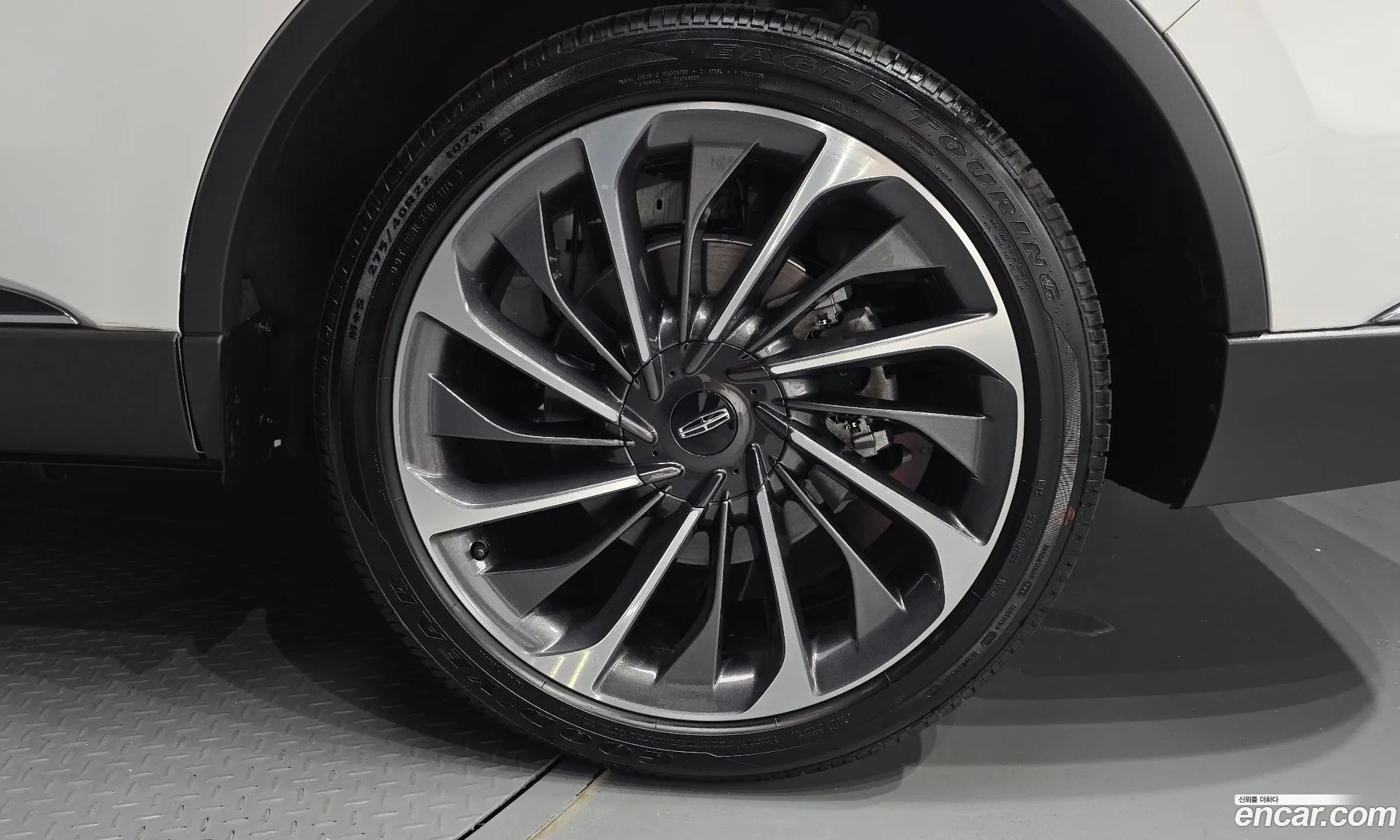 Lincoln Aviator 2025 5LM5J7XC6SGL09163 — 11