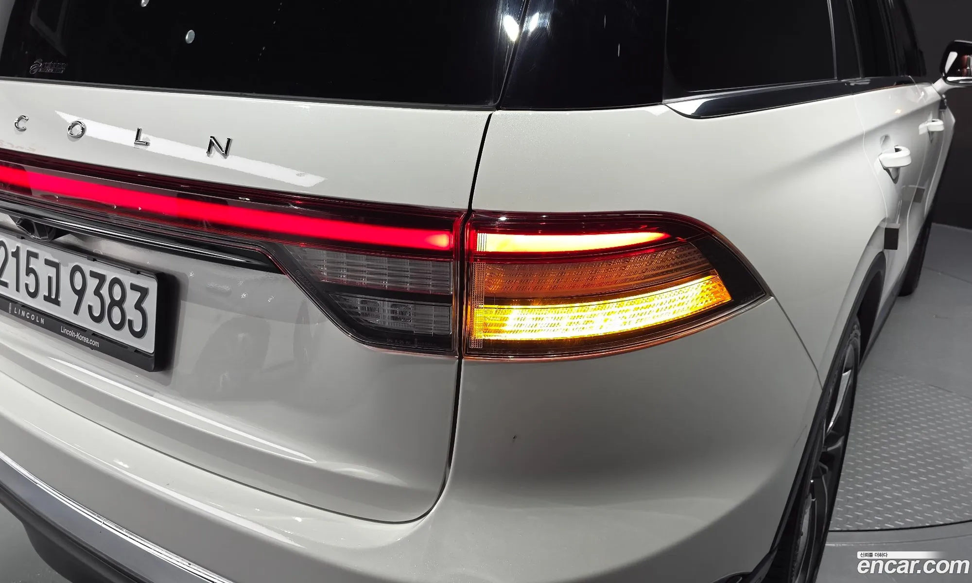 Lincoln Aviator 2025 5LM5J7XC6SGL09163 — 23