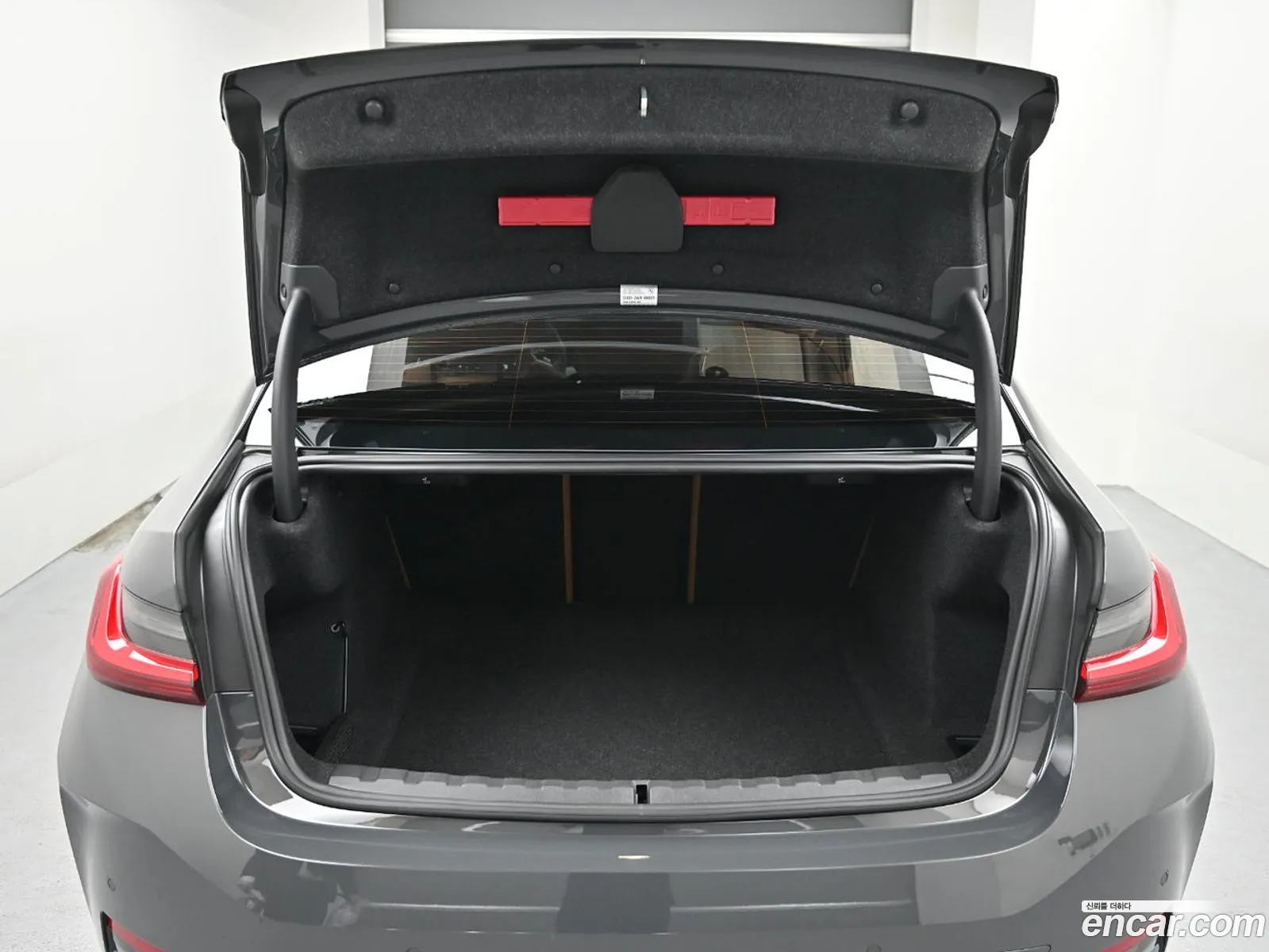 BMW 3 Series 2025 — 3