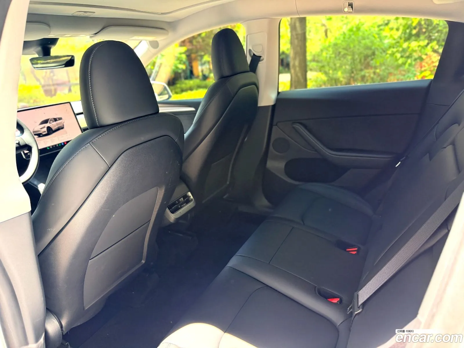 Tesla Model Y 2024 — 3