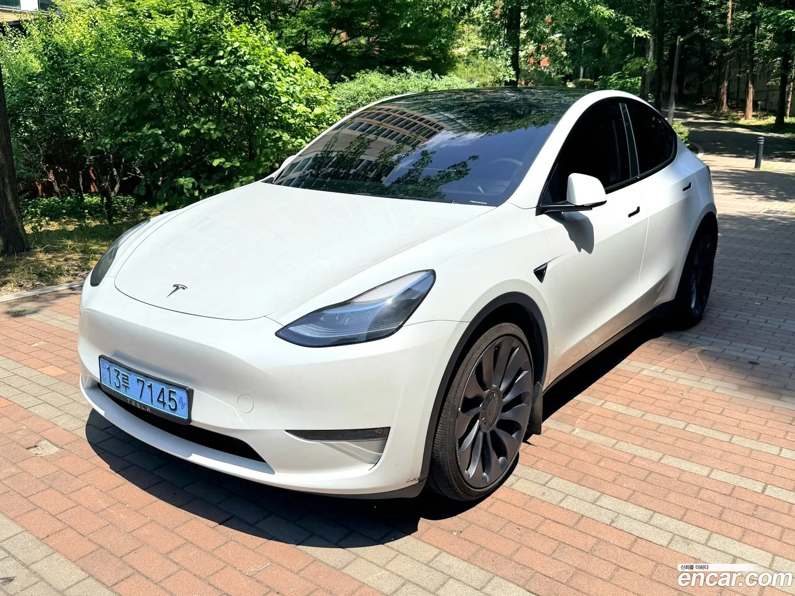 Tesla Model Y 2024 — 12